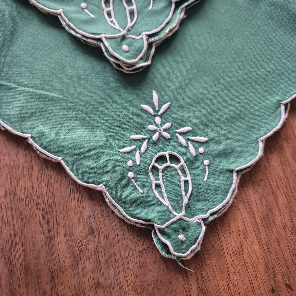8x Grüne Stoffservietten Vintage bestickt Servietten 40x40cm ideal für Weihnachten