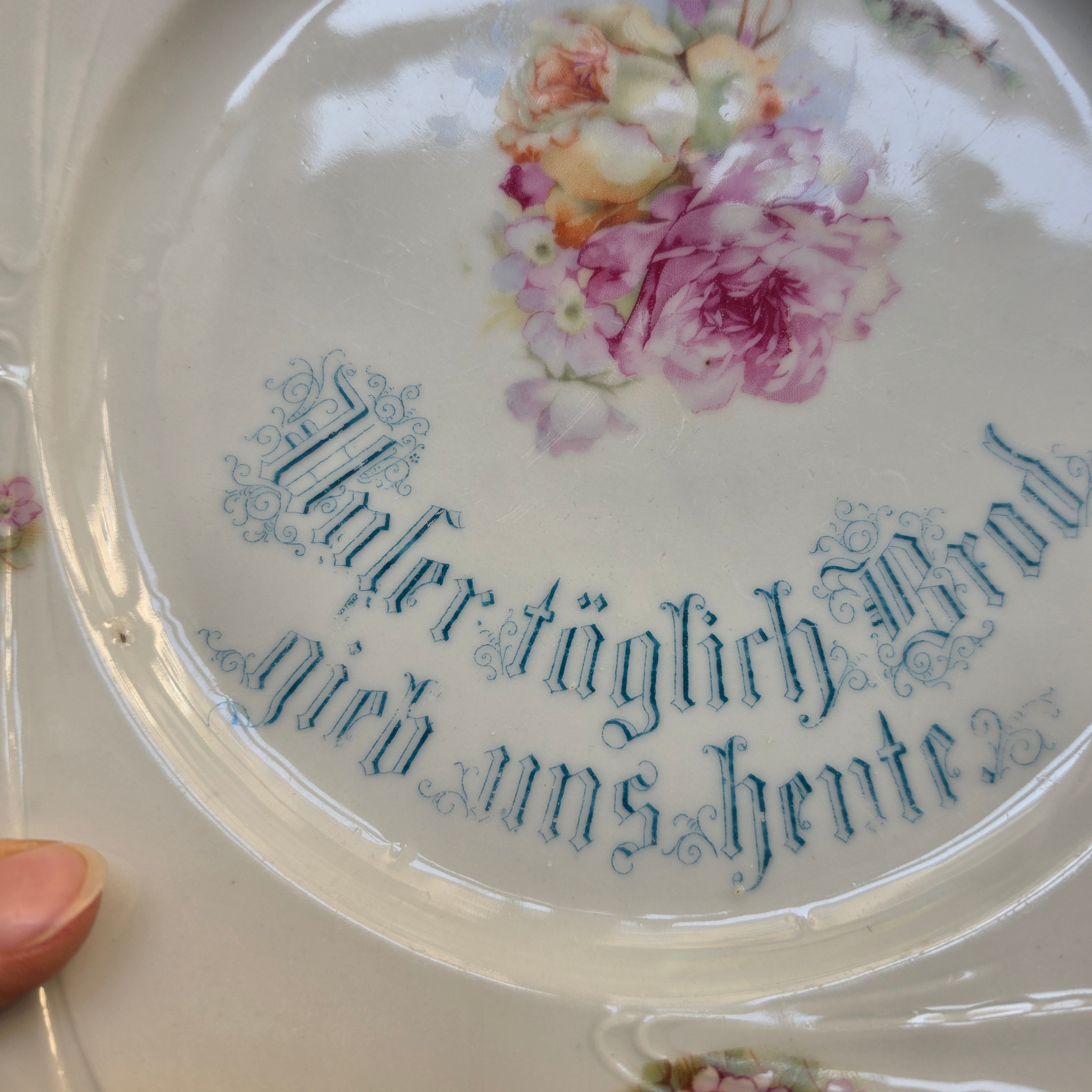 Antiker Porzellan-Brotteller mit Griffen – „Unser täglich Brod gib uns heute“ - Vintage Servierteller Floral