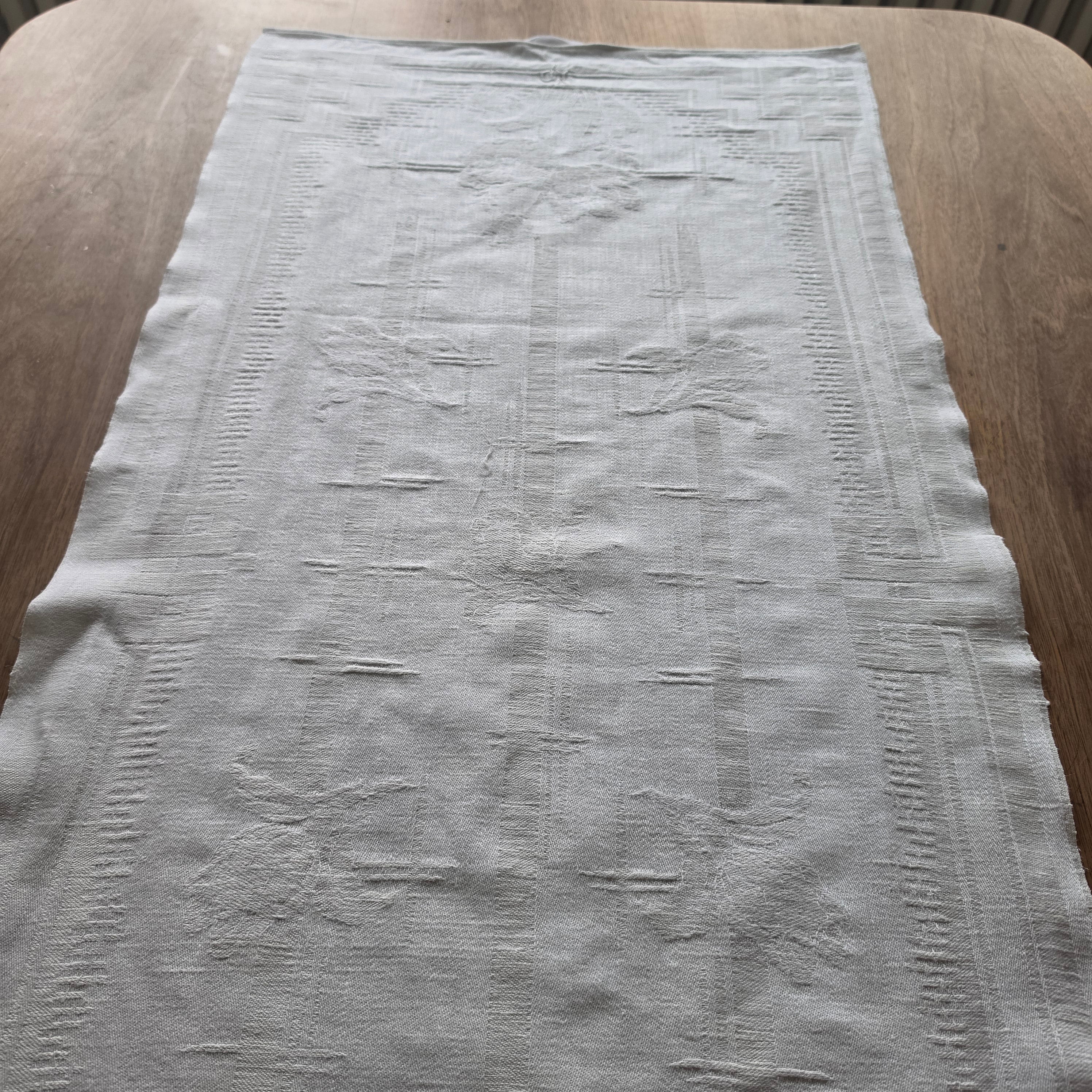 Edler Vintage Damast-Tischläufer mit Blumenmuster & Stickerei  - Weißes Halbleinen / Leinen - 47x98cm