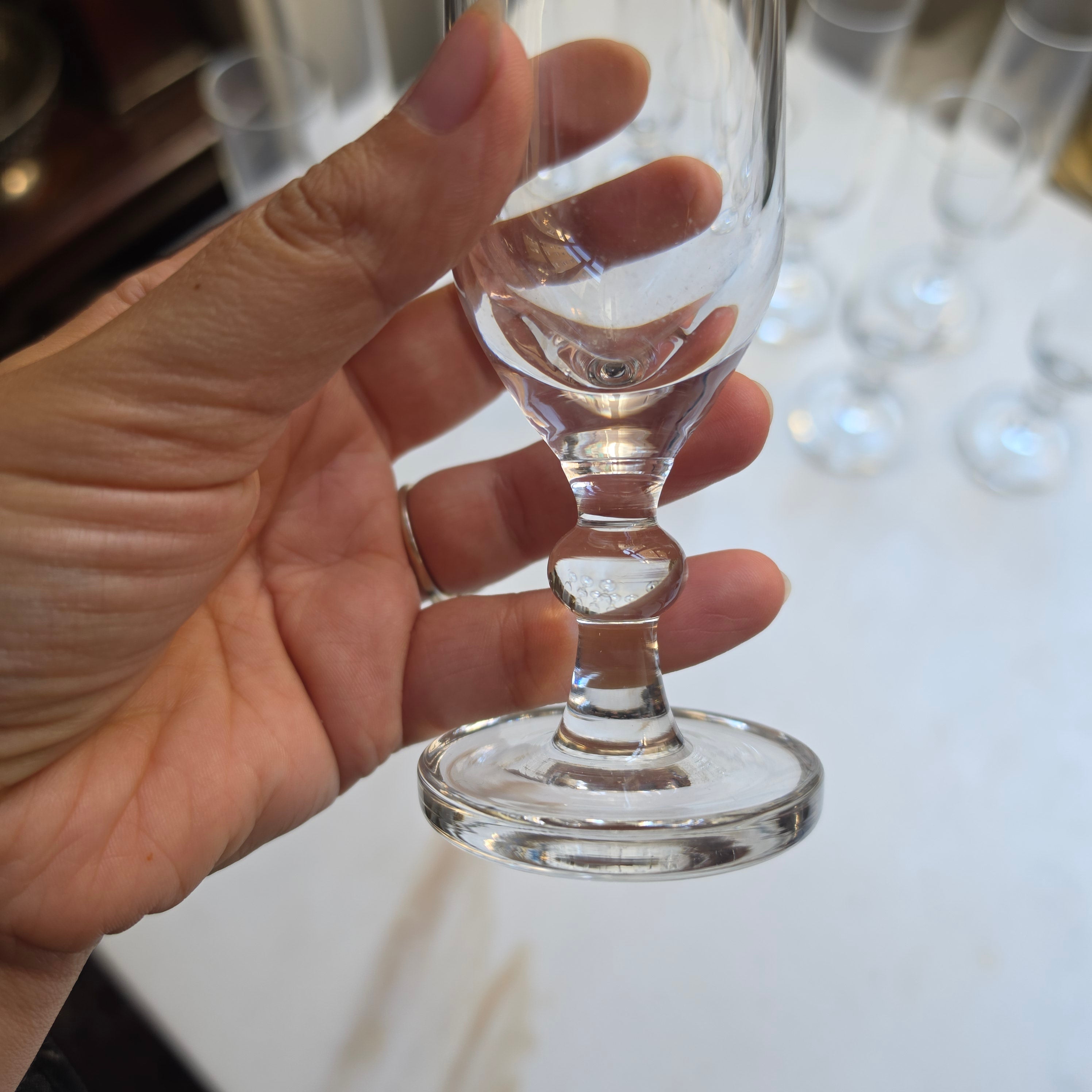 10er Set Vintage Sektflöten / Likörgläser mit Kugel-Nodus – Elegant & Zeitlos