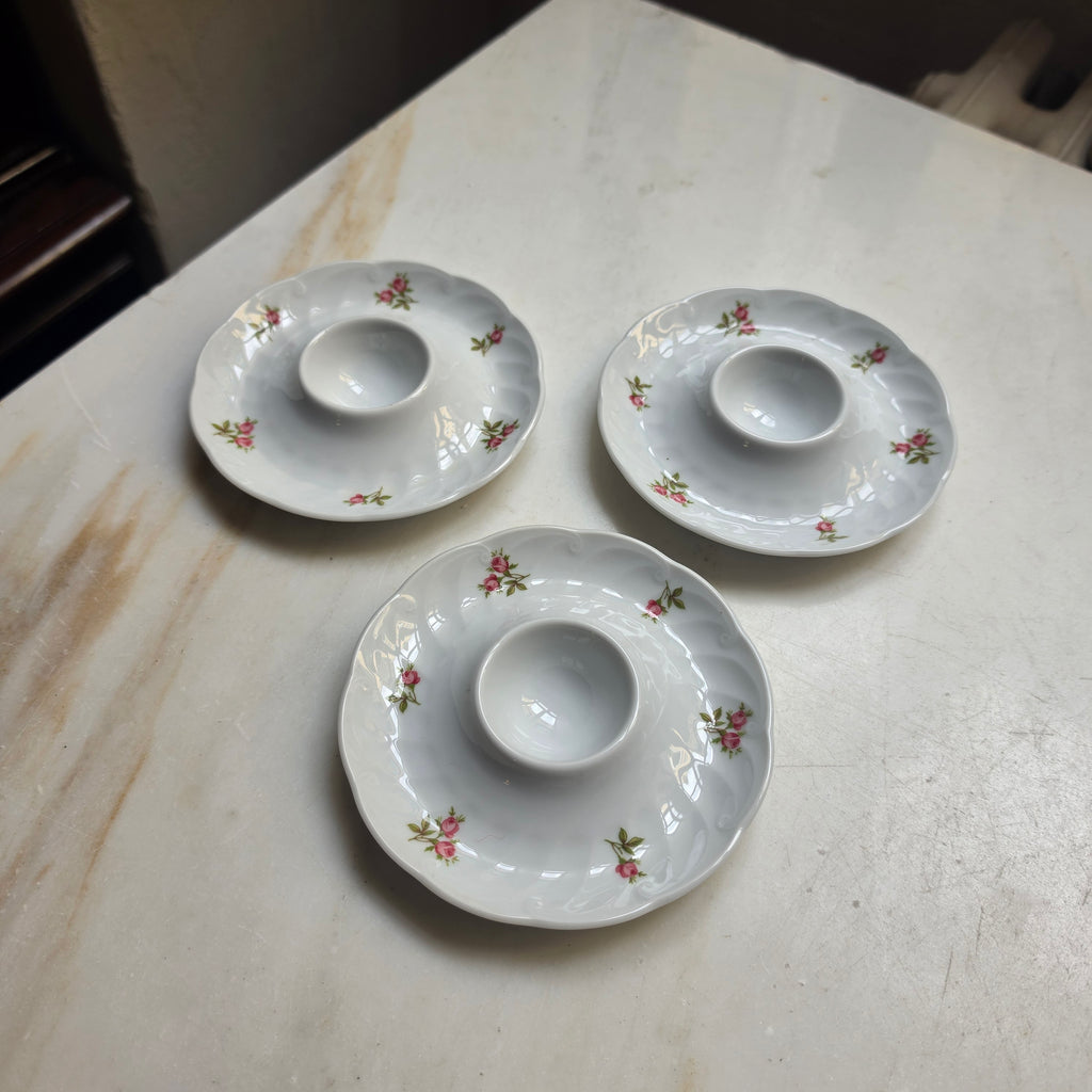 Vintage Porzellan-Eierbecher-Set (3-teilig) mit rosem Röschen-Dekor & Ablage