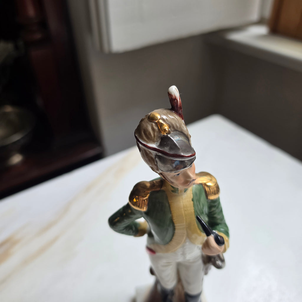 Sammelfigur Porzellan: „Soldat d'Infanterie“ – Offizier mit Pfeife & Säbel