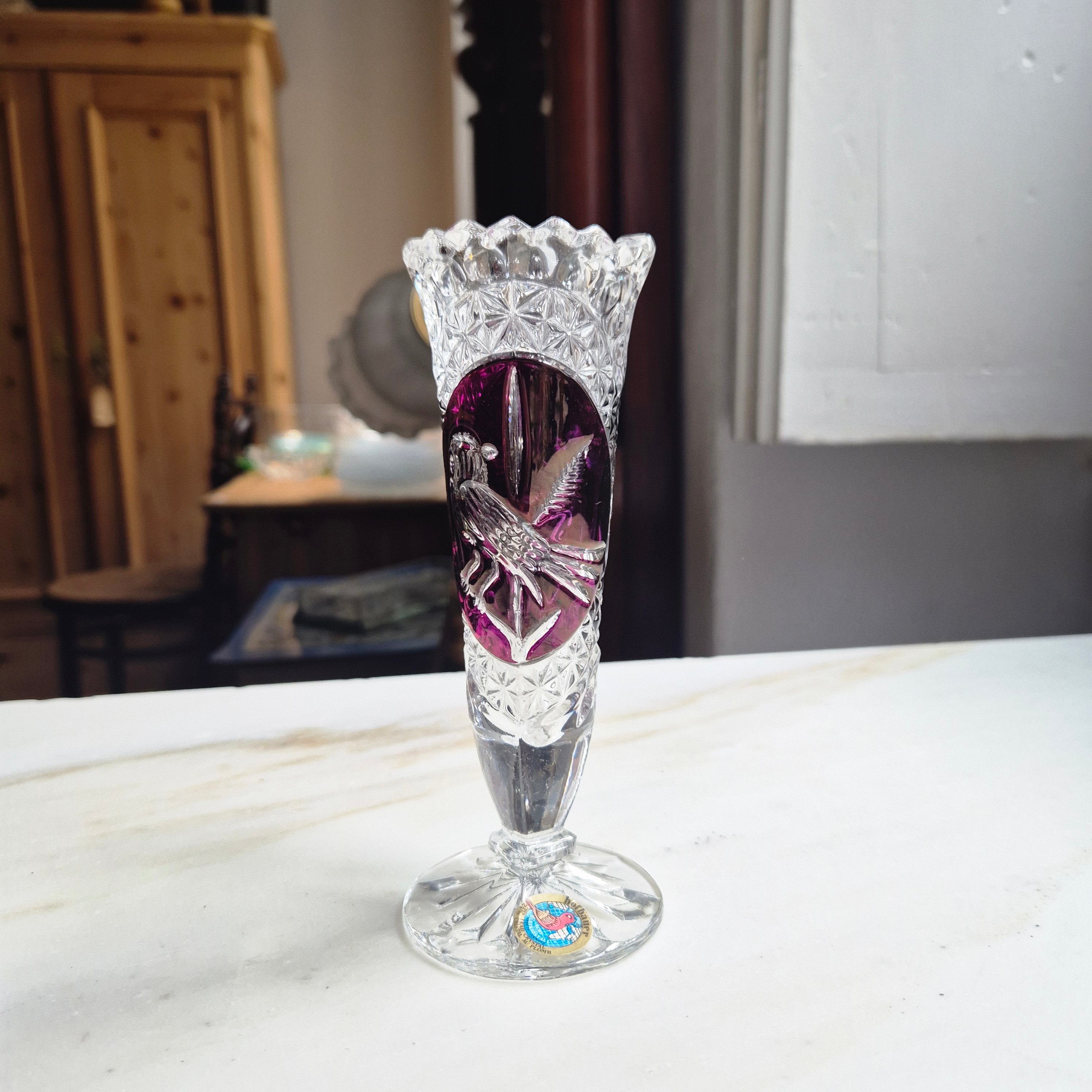 Vintage Bleikristall Hofbauer kleine Vase mit Vogelmotiv Weinrot