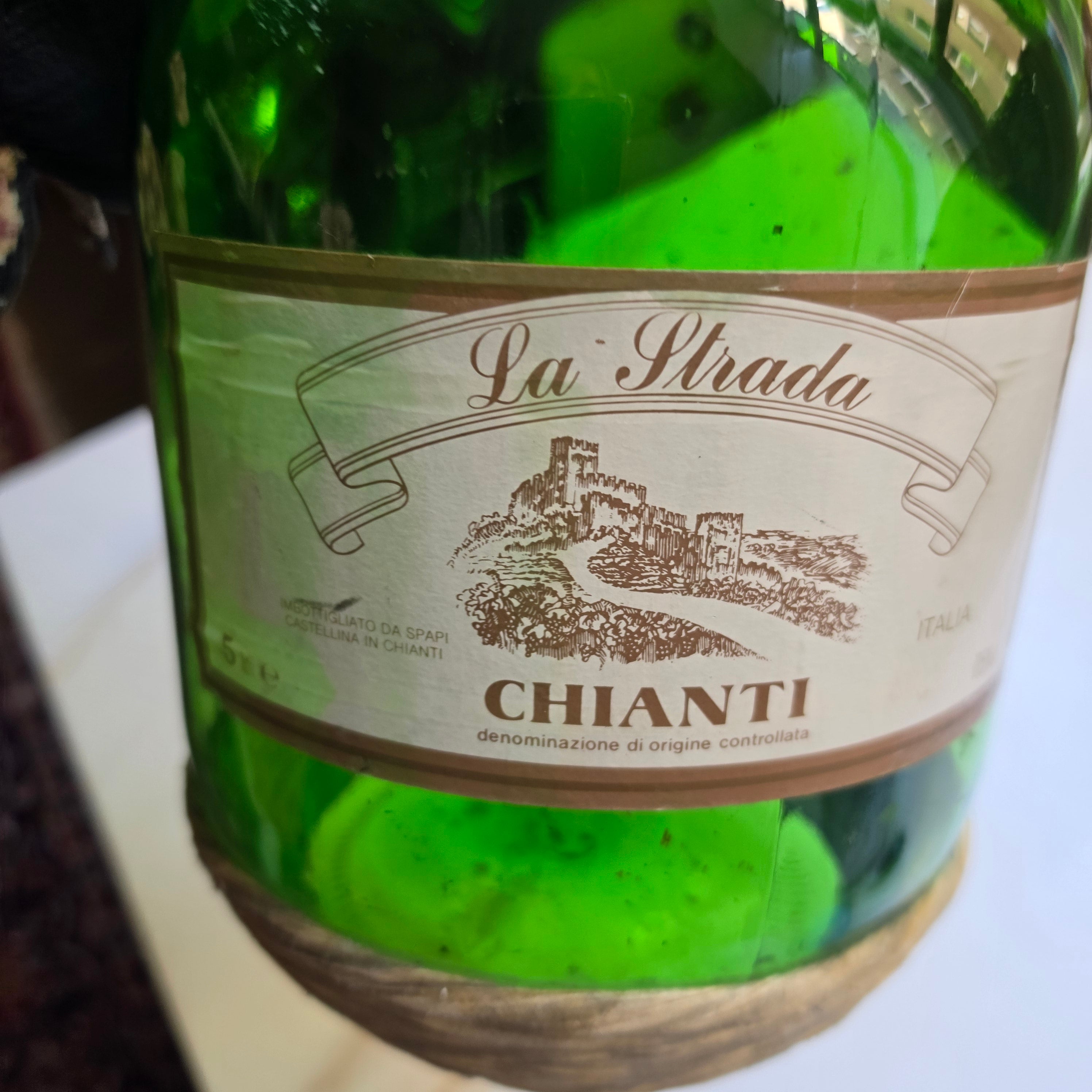 Große Vintage Demijohn Weinflasche „La Strada Chianti“ (5L) – Grünes Glas mit Bügelverschluss & Bastfuß