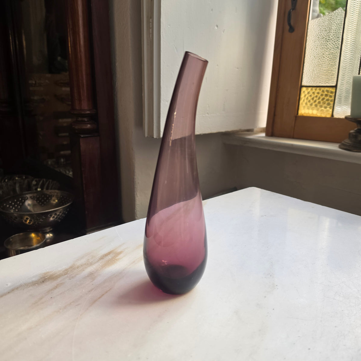 Moderne Mundgeblasene Glasvase in Trompetenform – Amethyst-Farbverlauf