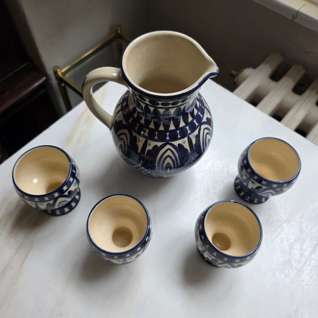 Vintage Keramik Wasser-Set - Saft-Set - Krug mit 4 Kelchen - Bechern - Blau-Weiß Handgemalt