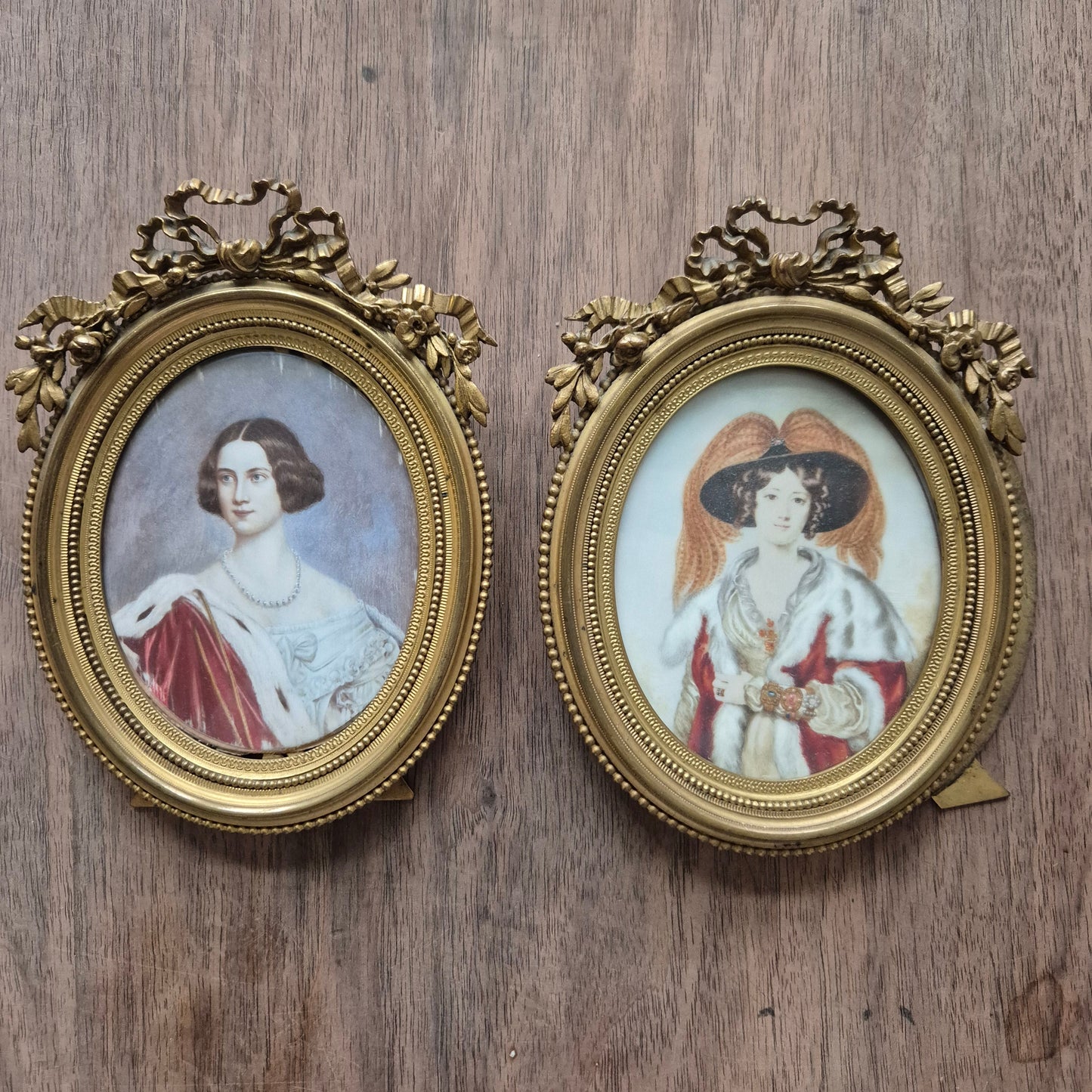 Antike viktorianische Miniaturmalerei / Lupenmalerei Porträt auf Porzellan / Leder in Messing gerahmt