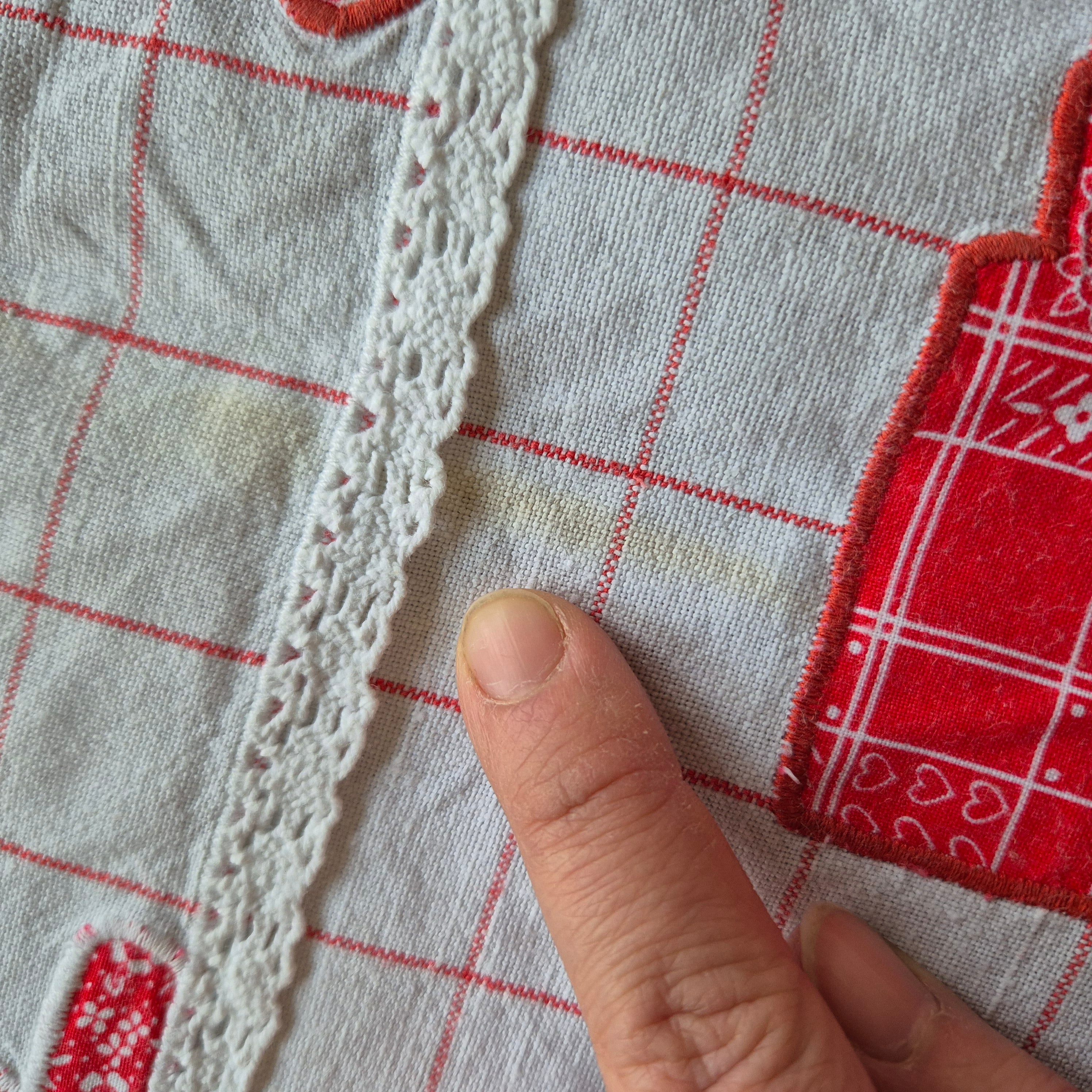 Altes Überhandtuch rot weiß Patchwork Kanne Tassenmotiv handmade 55x65cm
