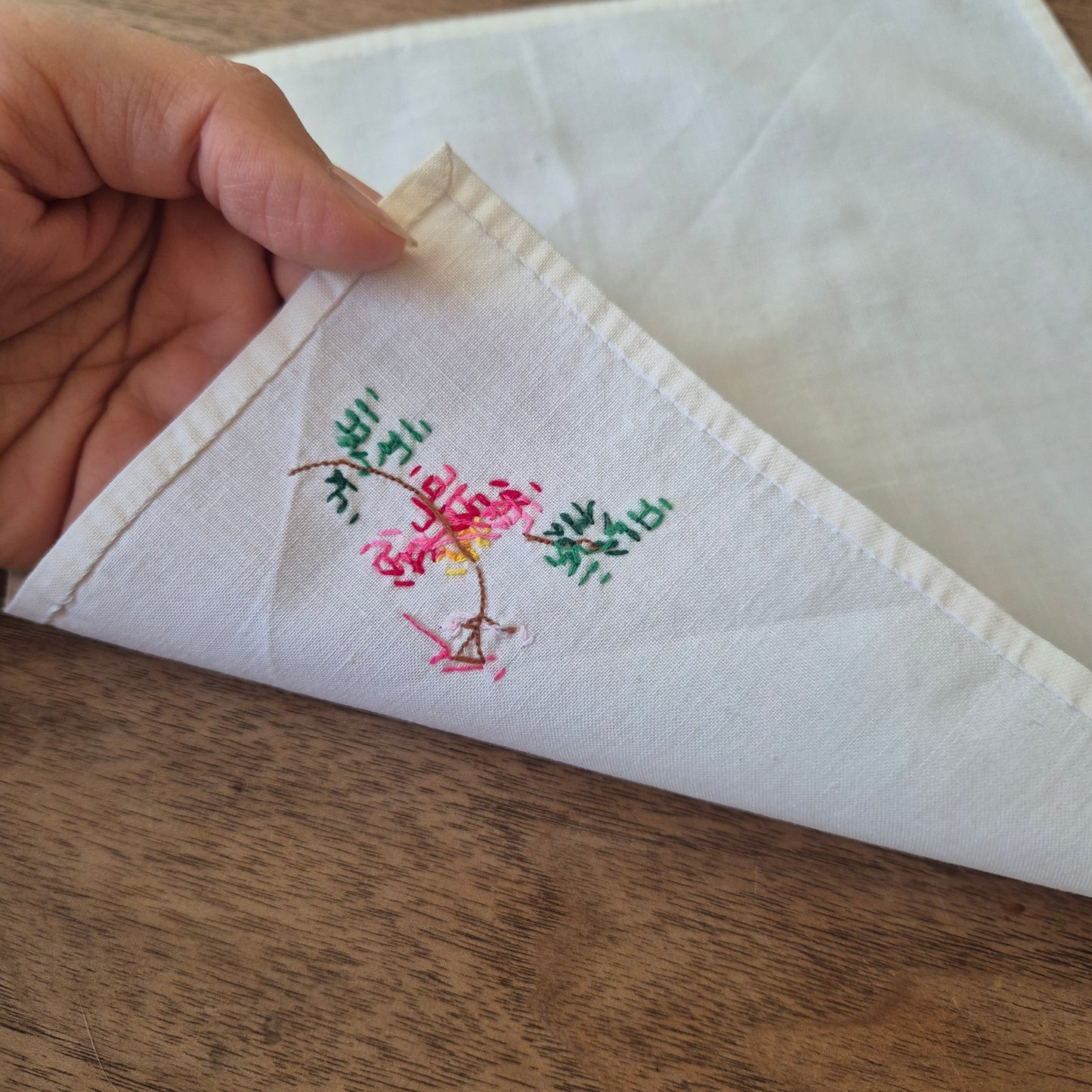 Vintage Stofftaschentuch creme Baumwolle bestickt 26x26cm mini Fleck