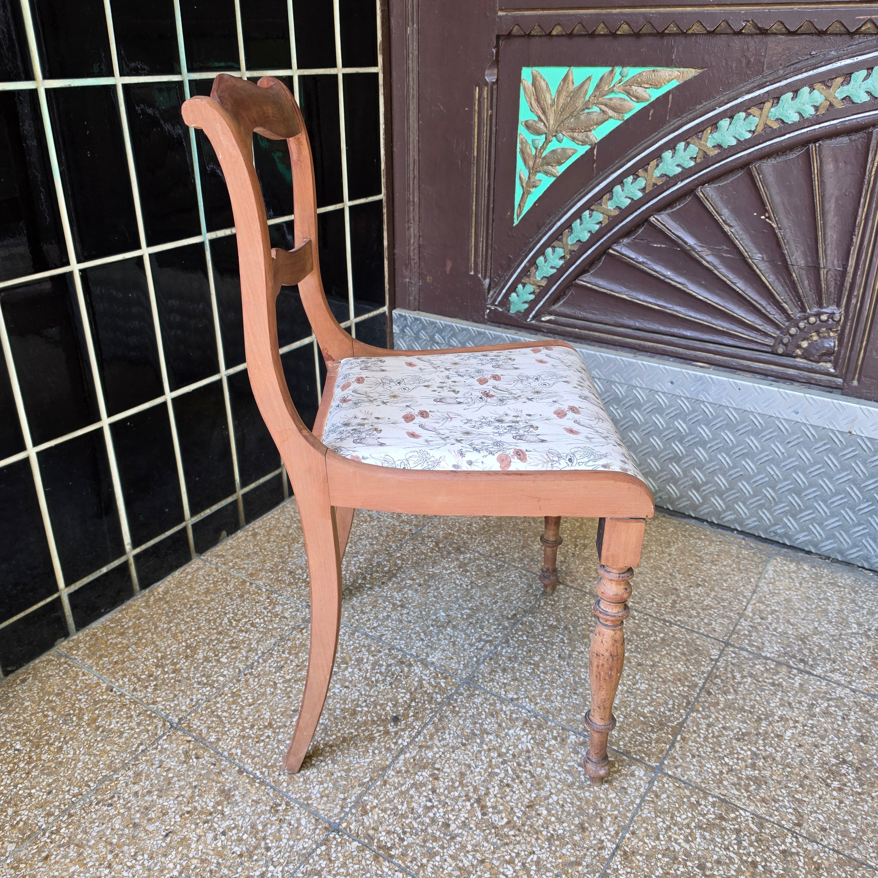 Antiker Biedermeier Stuhl - gepolstert - Nussbaumholz