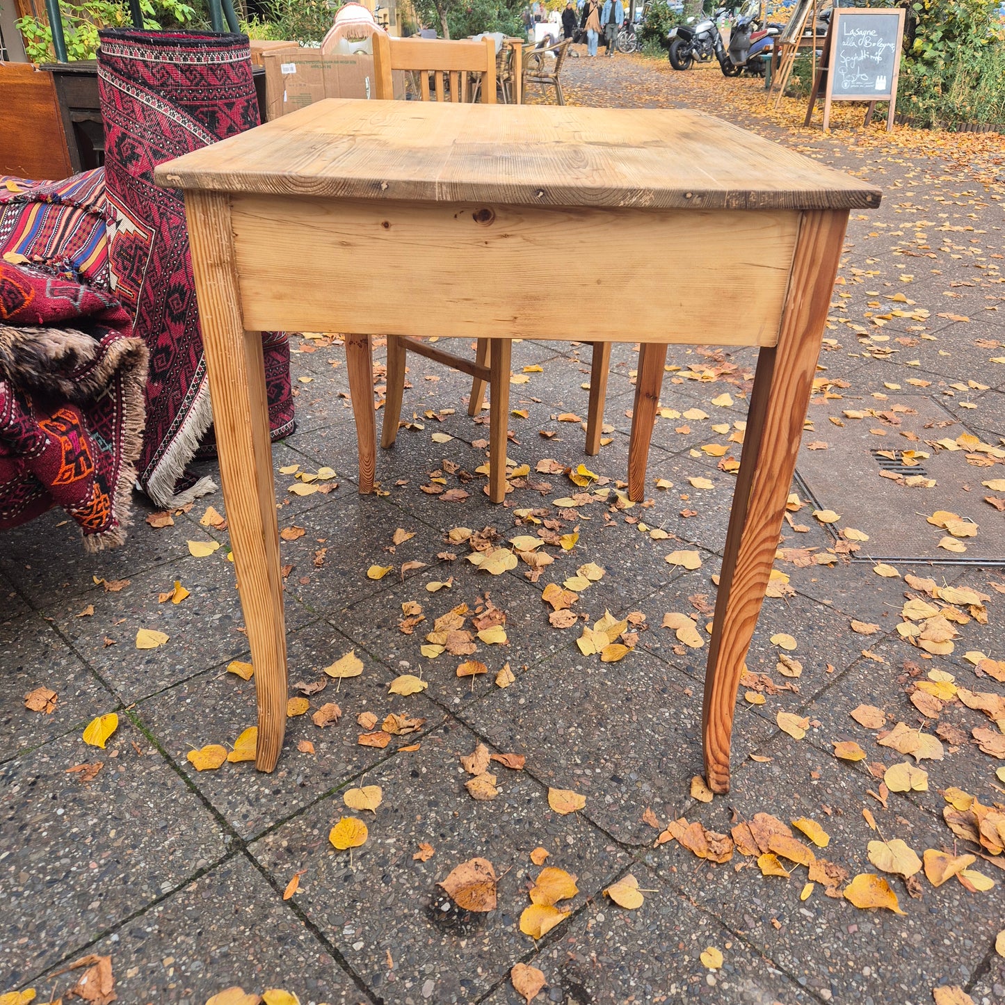 Antiker Biedermeier Tisch von 1860 Vollholz aufgearbeitet Kiefernholz 69 x 93cm Vollholz mit Schublade