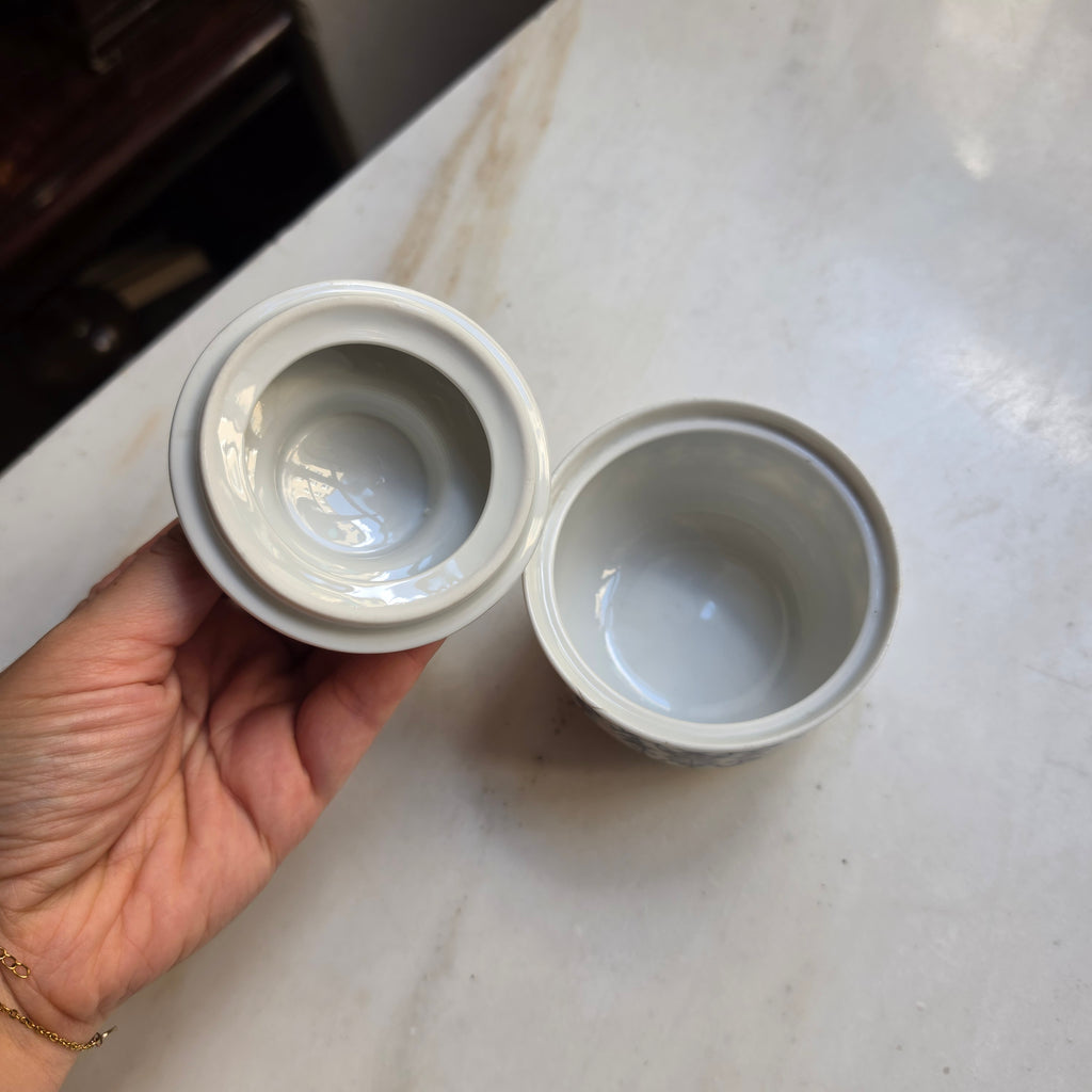 Vintage Henneberg Porzellan Zuckerdose blau weiß Blumendekor