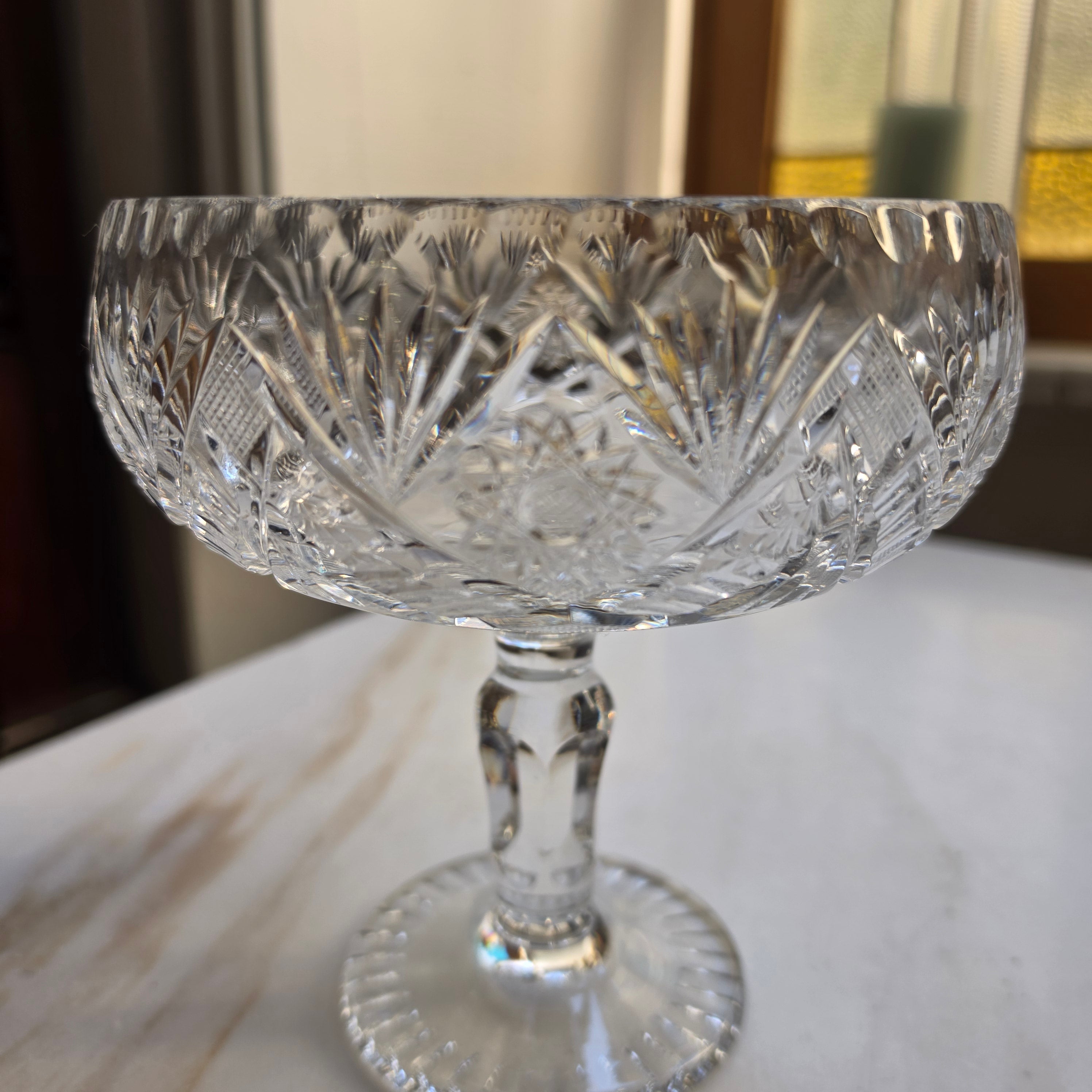 Antike Bleikristall Fußschale mit Brillantschliff - Elegante Kristallschale auf Standfuß