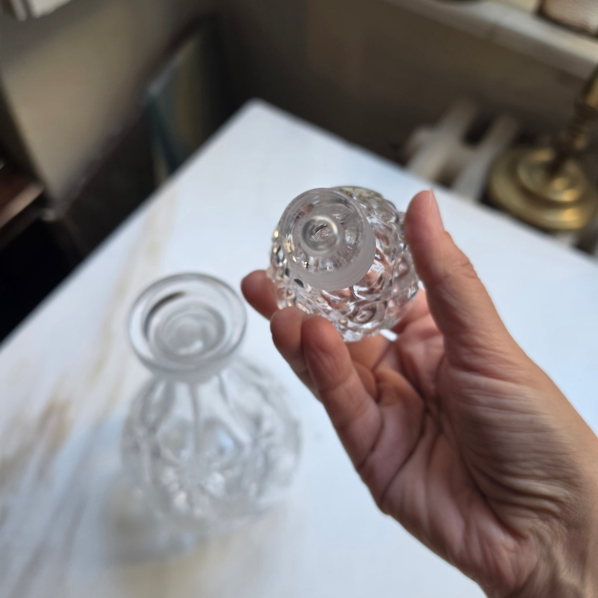 Edle Vintage Kristallkaraffe mit Schliffmuster – Elegant geschnittene Glaskaraffe mit Passstopfen