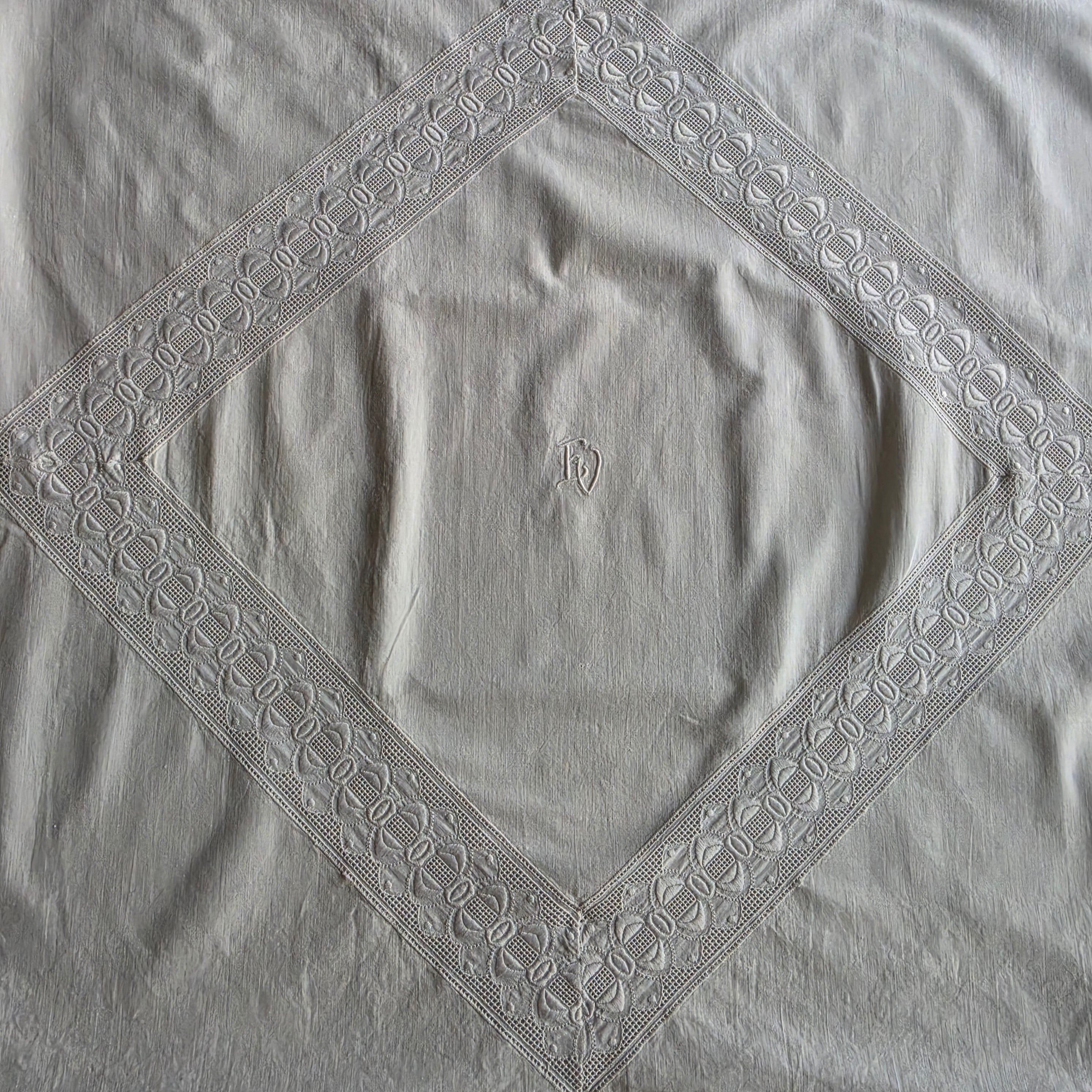 Antiker Paradekissen-Bezug - Monogramm E.V. - 75x75cm - Baumwolle - 2x Knöpfe fehlen
