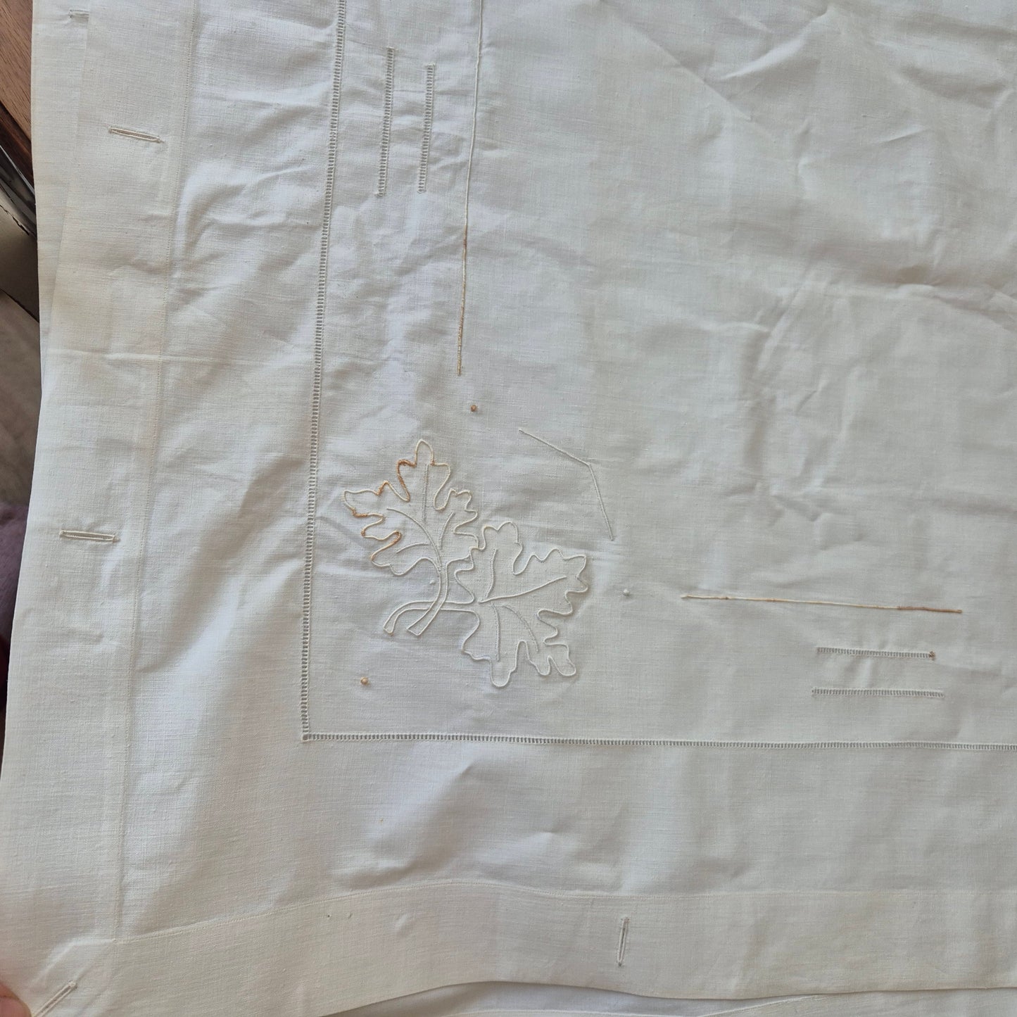 Antikes Laken Überwurf mit Knopfleiste Laubmuster mit sichtbaren Stockflecken 150x255cm Monogram L.S.
