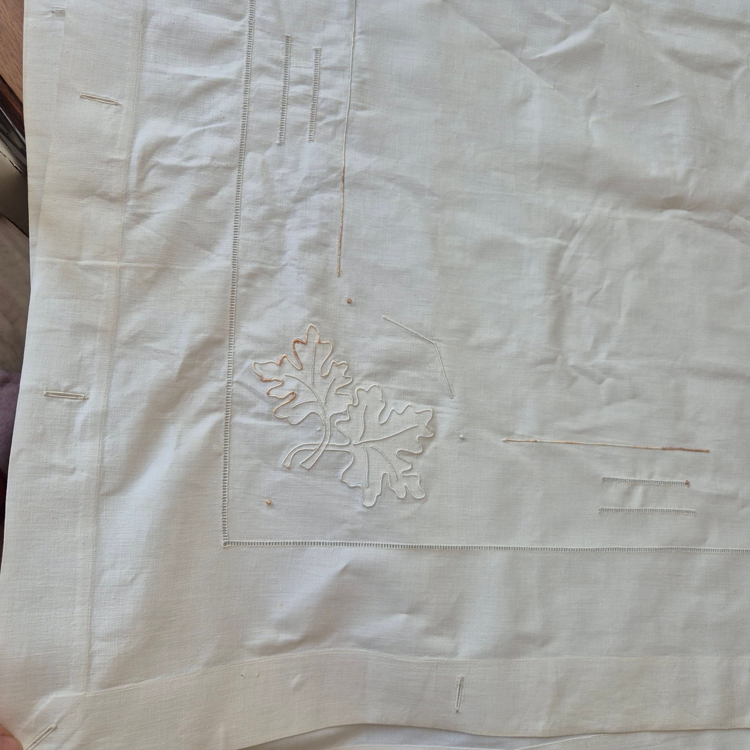 Antikes Laken Überwurf mit Knopfleiste Laubmuster mit sichtbaren Stockflecken 150x255cm Monogram L.S.