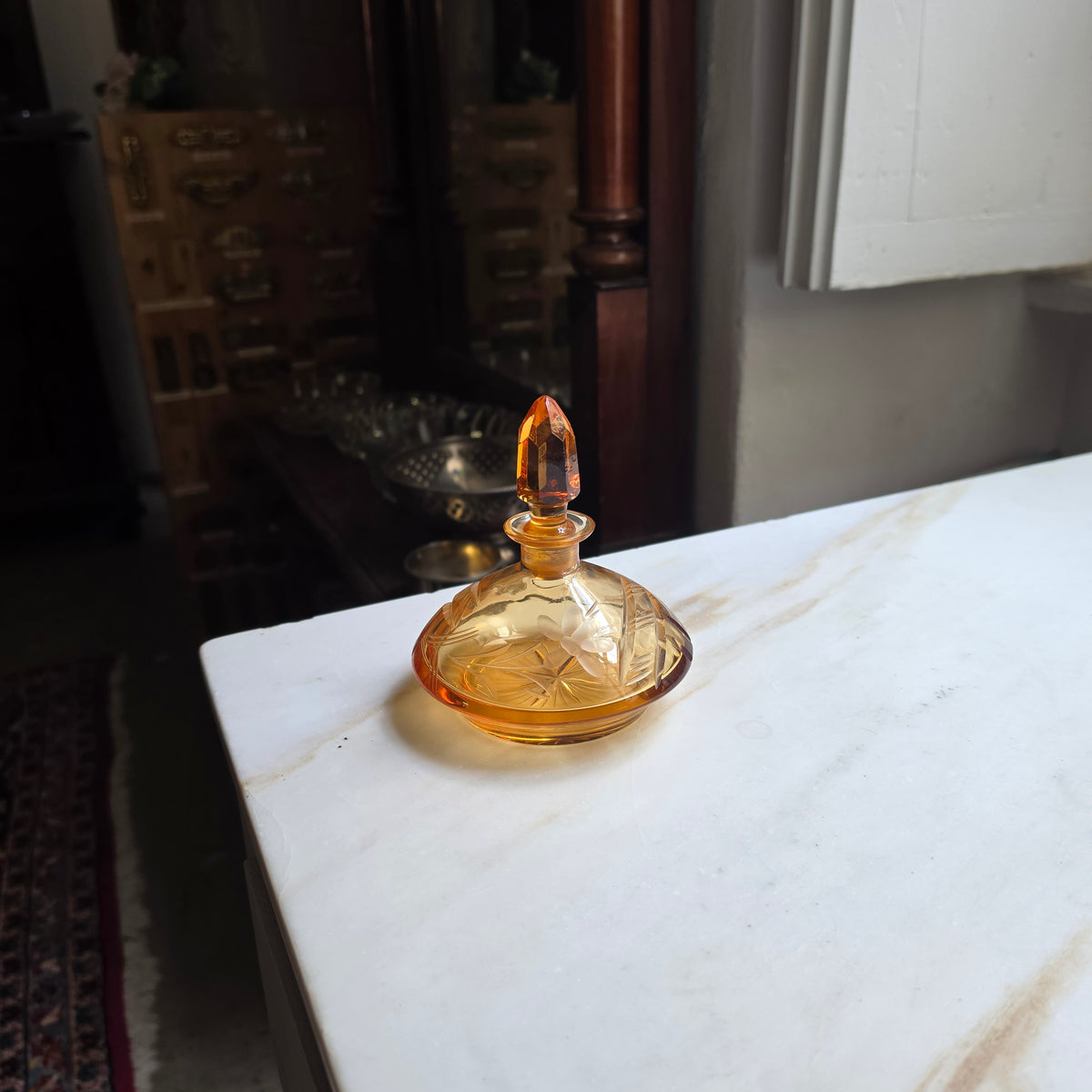 Vintage Parfumflakon aus Bernstein-Kristallglas – Handgeschliffen mit Stöpsel