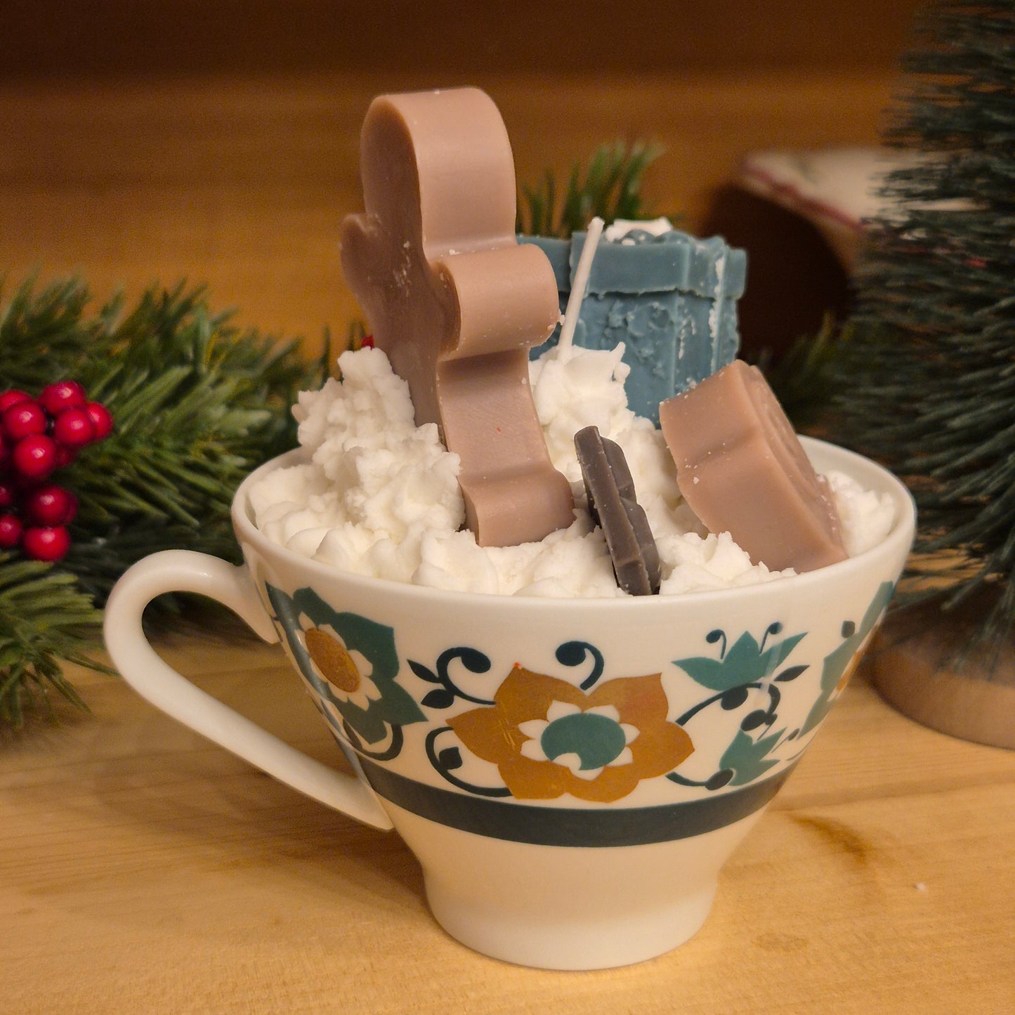 Handgemachte Sojawachskerze Weihnachtesgeschenk Sahne Lebkuchen Dessert in Antiker Porzellan Tasse Lettin DDR