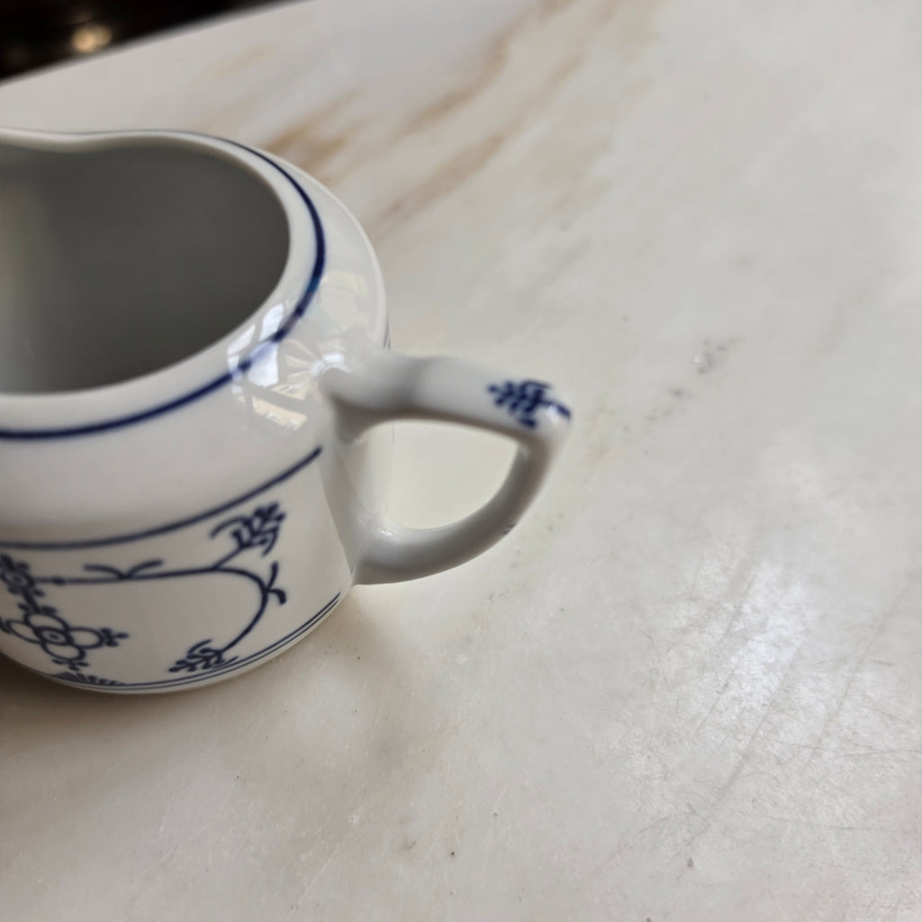 Altes Milchkännchen Sahnekännchen Blau Saks Strohblume Vintage DDR