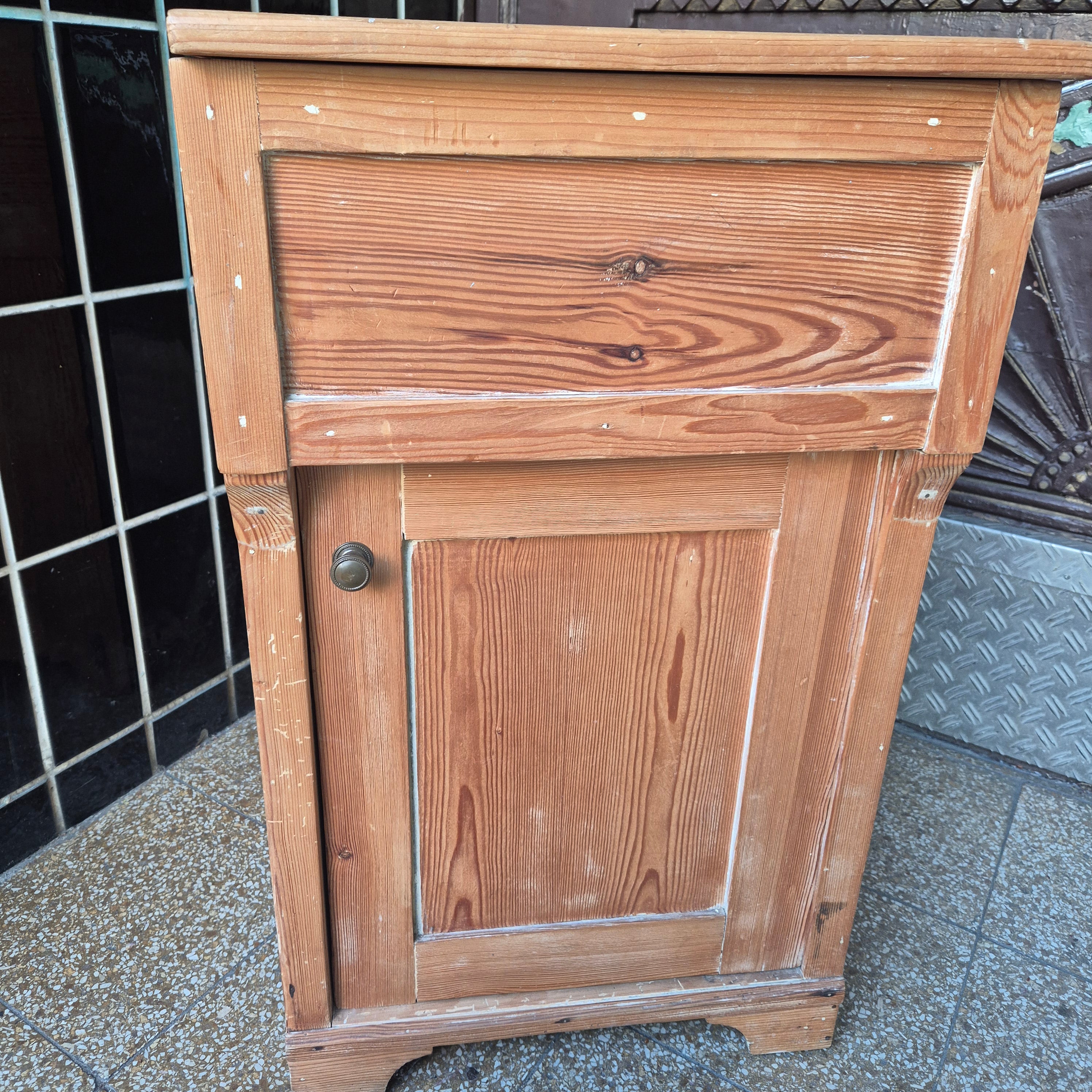 Antiker Jugendstil Nachttisch aufklappbar - Kiefernholz - restauriert