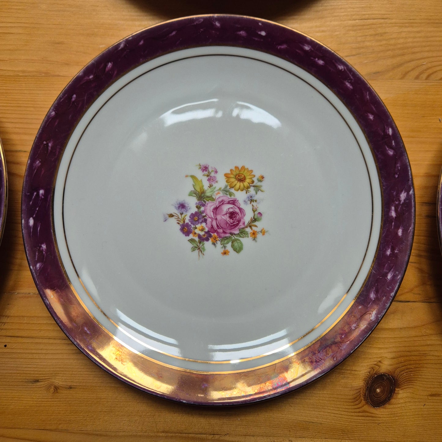 6x Antike flache Speiseteller Blumendekor weiß mit lila Goldrand