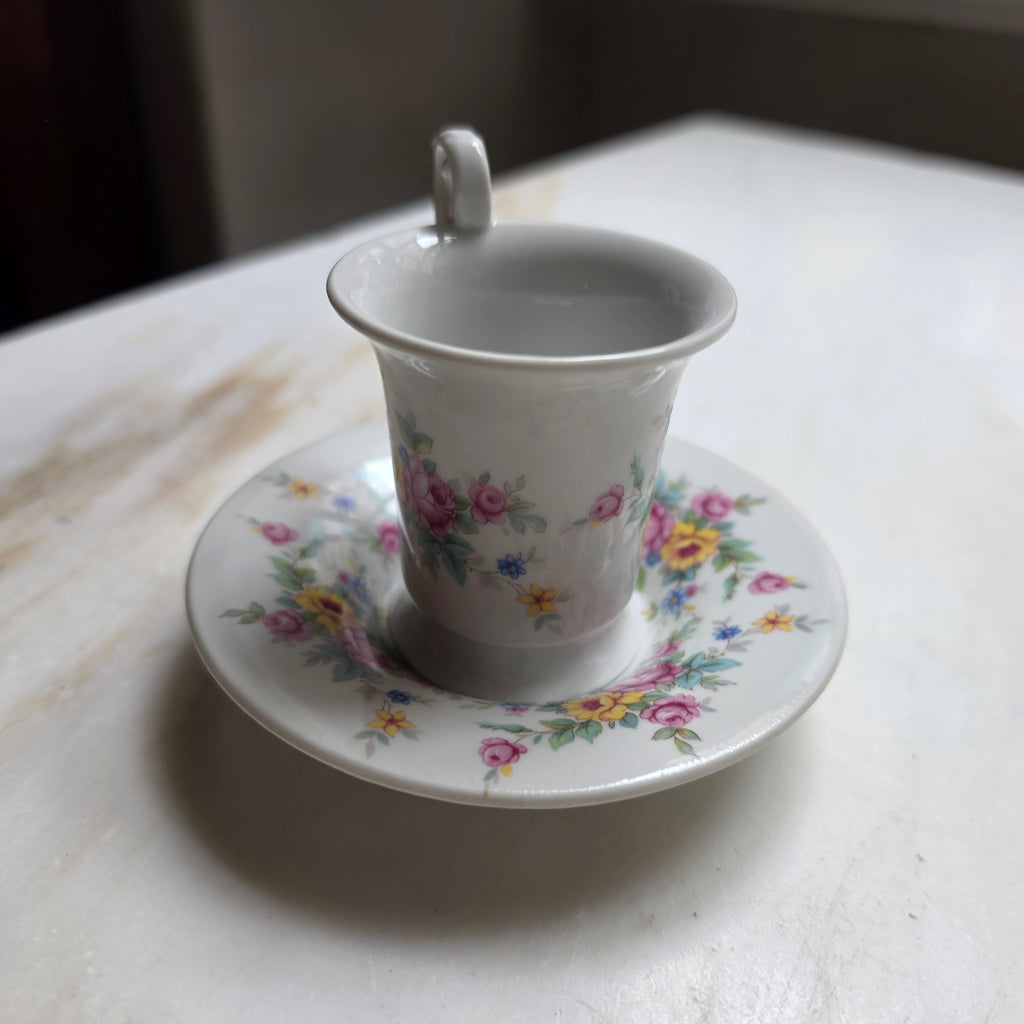 Vintage Kahla Mokkatasse mit Untertasse – Romantisches Blumenmuster & Zierhenkel