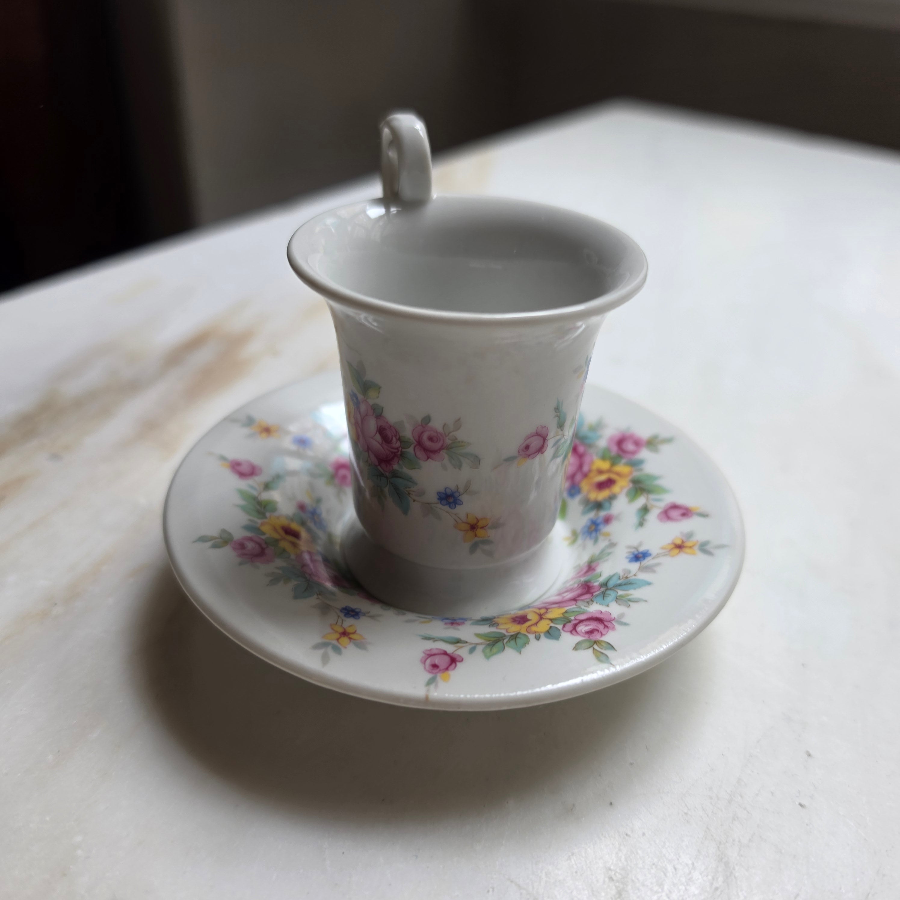 Vintage Kahla Mokkatasse mit Untertasse – Romantisches Blumenmuster & Zierhenkel