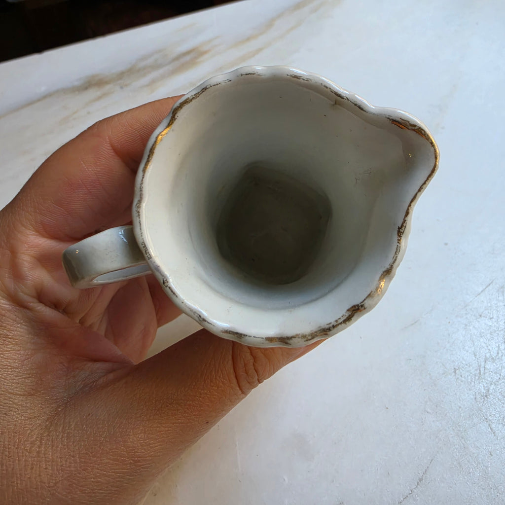 Sehr altes handbemaltes Milchkännchen Milchkanne Porzellan Weiß/Blau Holland Mühlen
