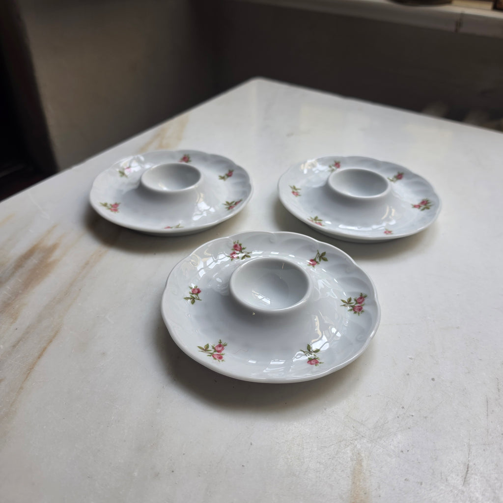 Vintage Porzellan-Eierbecher-Set (3-teilig) mit rosem Röschen-Dekor & Ablage