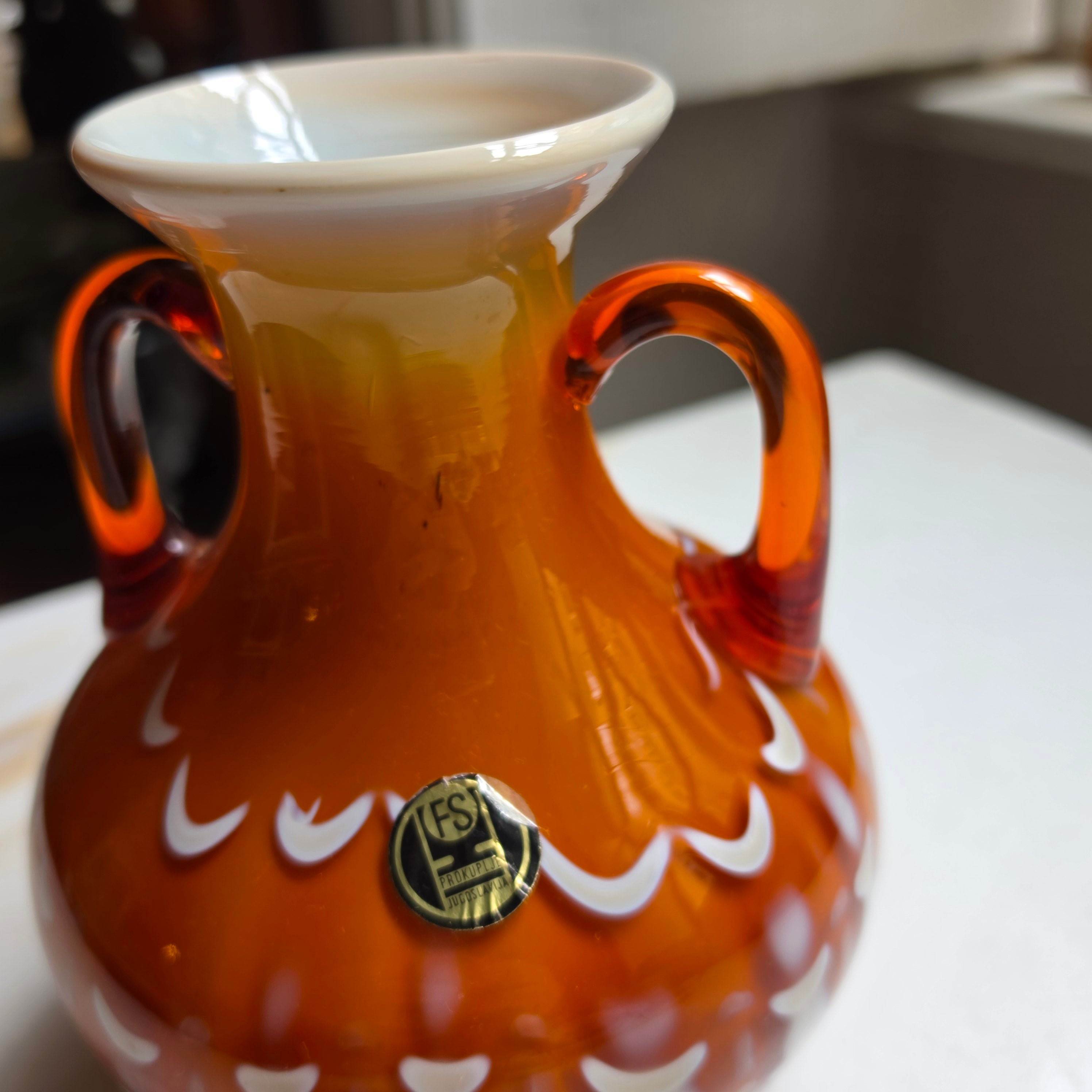 Vintage Kunstglas Henkelvase – FS Prokuplje – Jugoslawien 70er Jahre