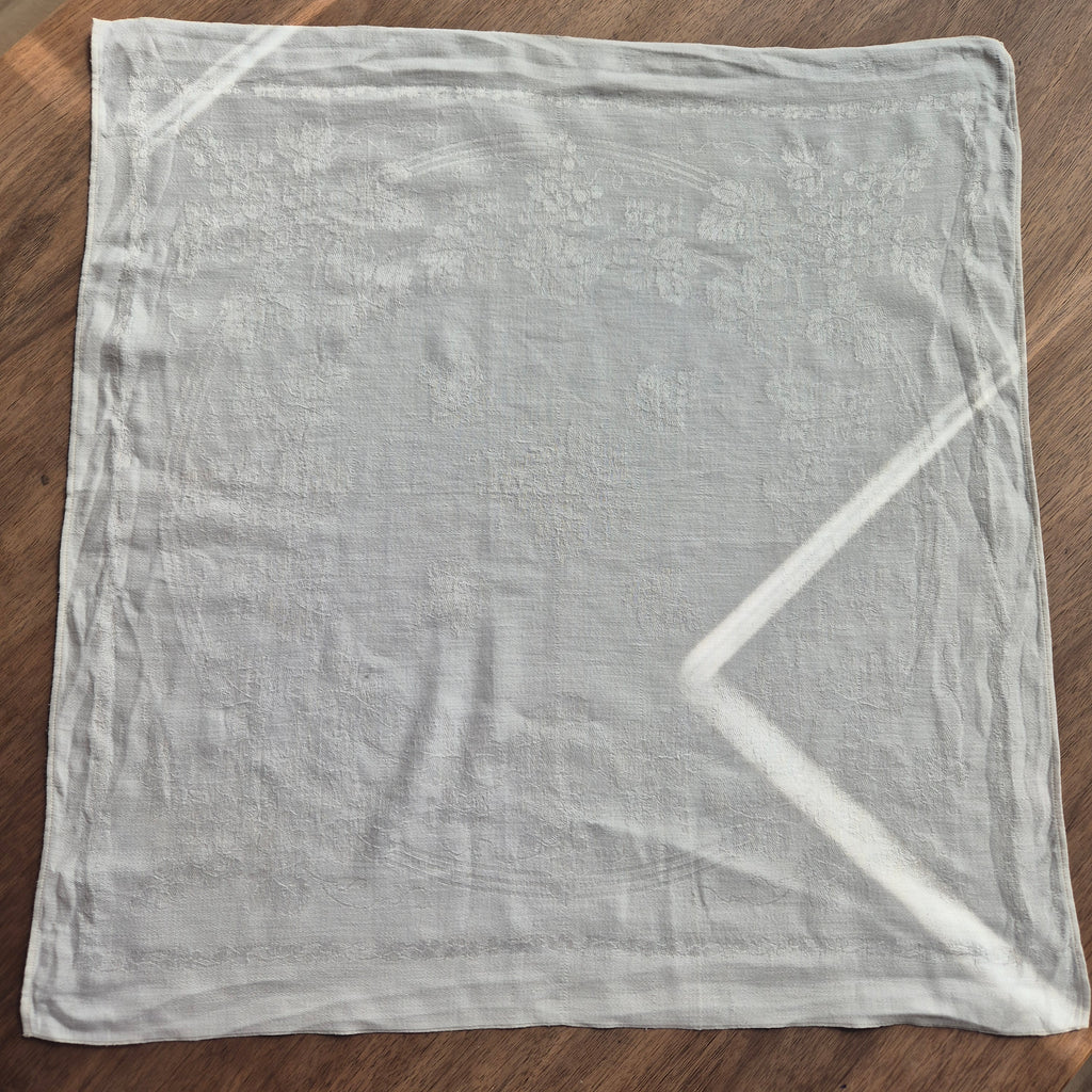 Antike Serviette /Mitteldecke Damast quadratisch cremeweiß Baumwolle 56x58cm Traubenmotiv 🤍