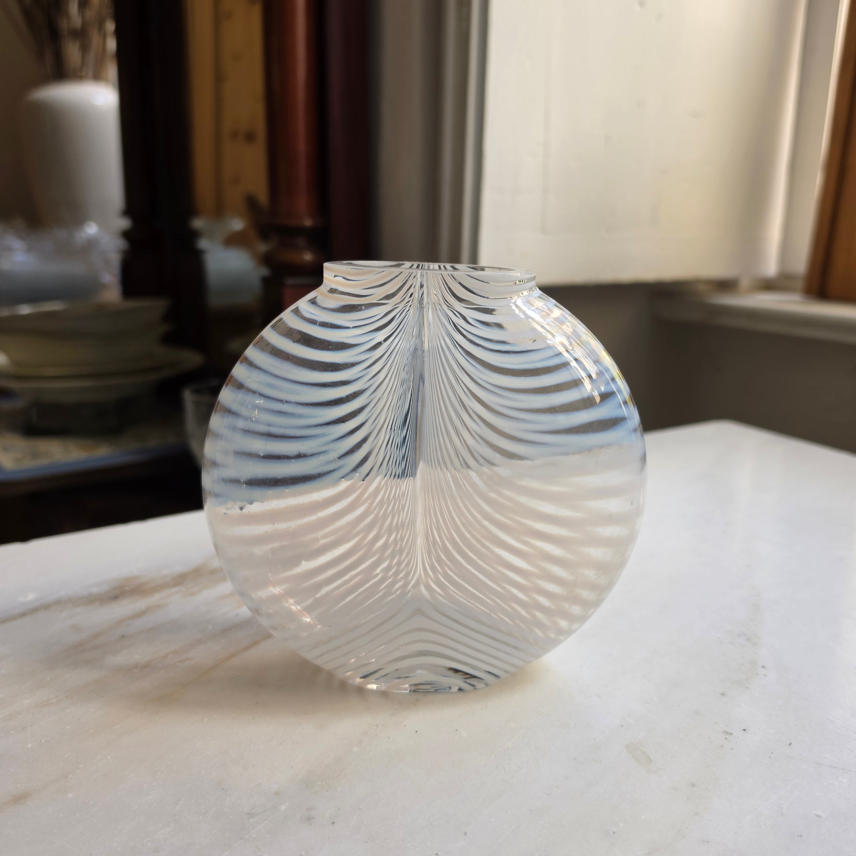 Vintage Kunstvase transparent mit weißen Streifen - Glaskunst