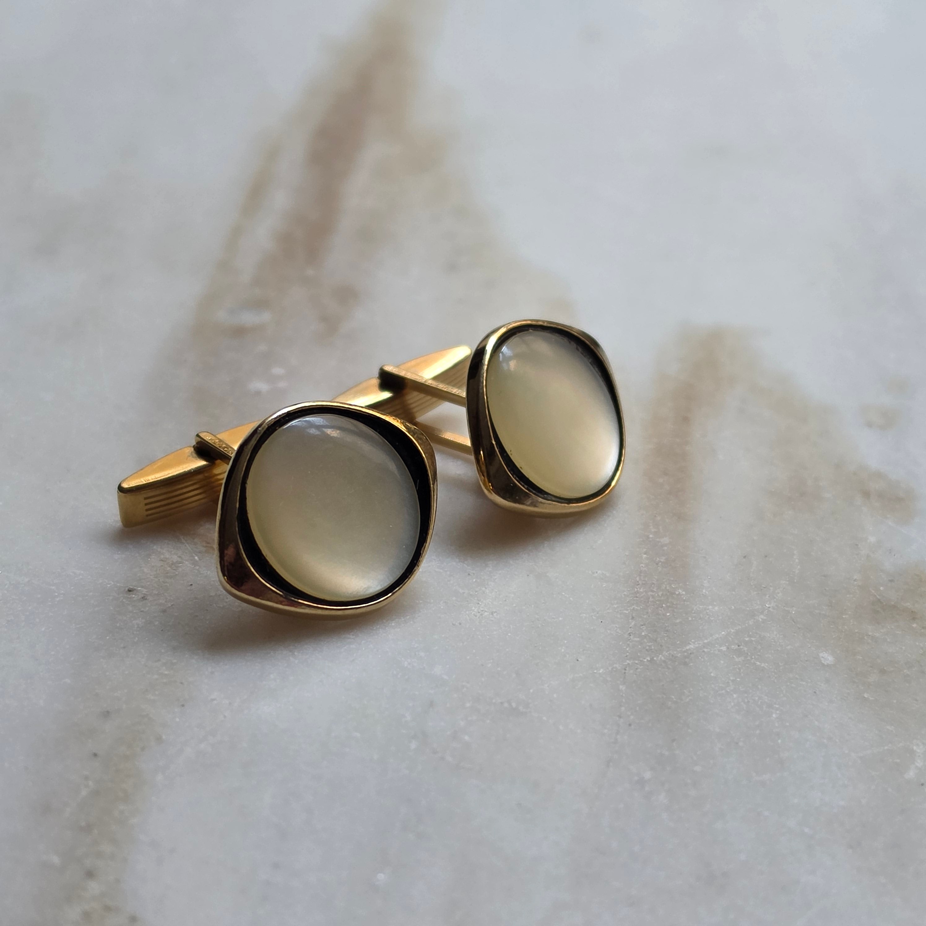 Vintage Manschettenknöpfe in Goldoptik mit Perlmuttschimmer – Eleganter Hemden-Schmuck für Herren