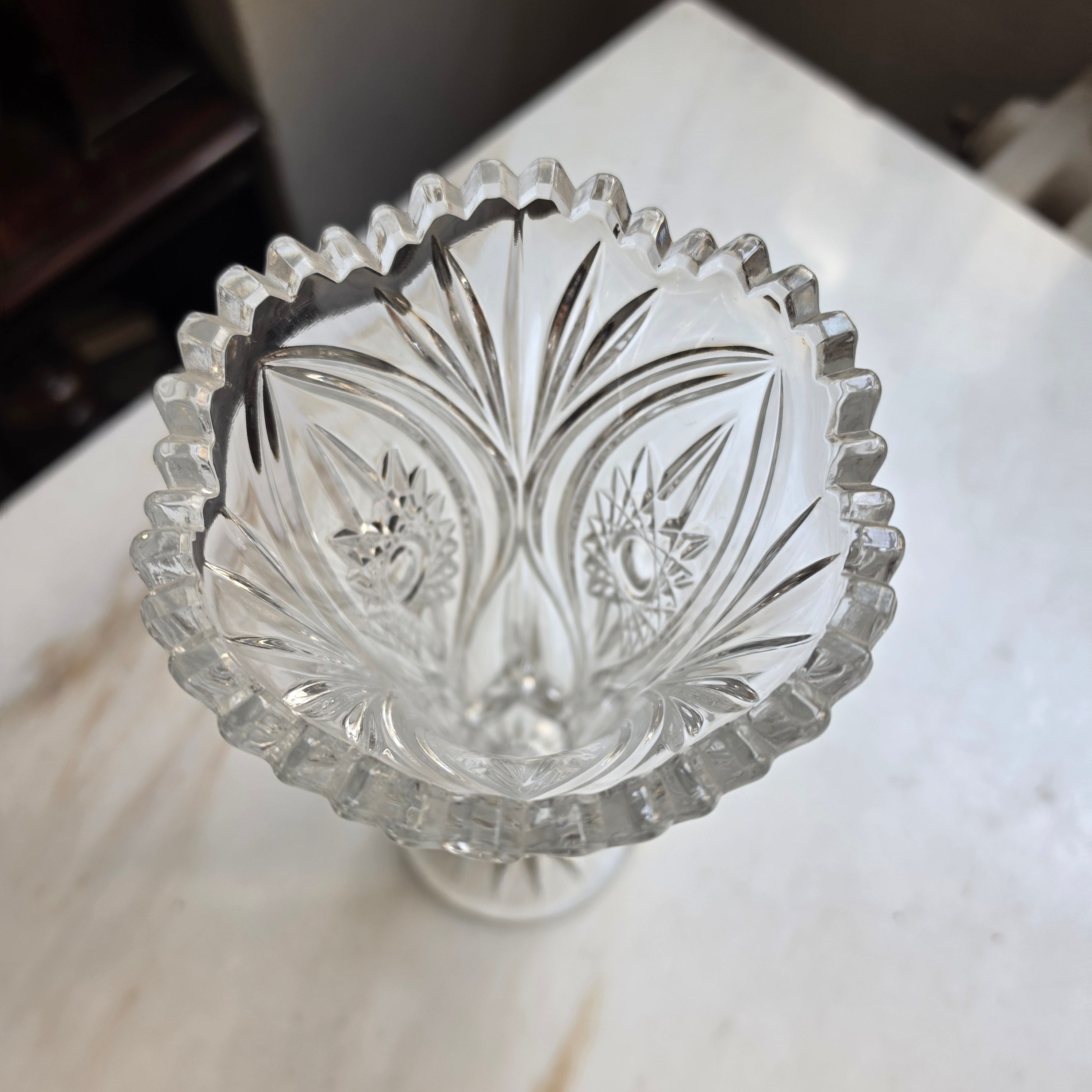 Klassische Kristallvase mit Edlem Sternschliff – Vintage Glasvase mit Standfuß & Wellenrand