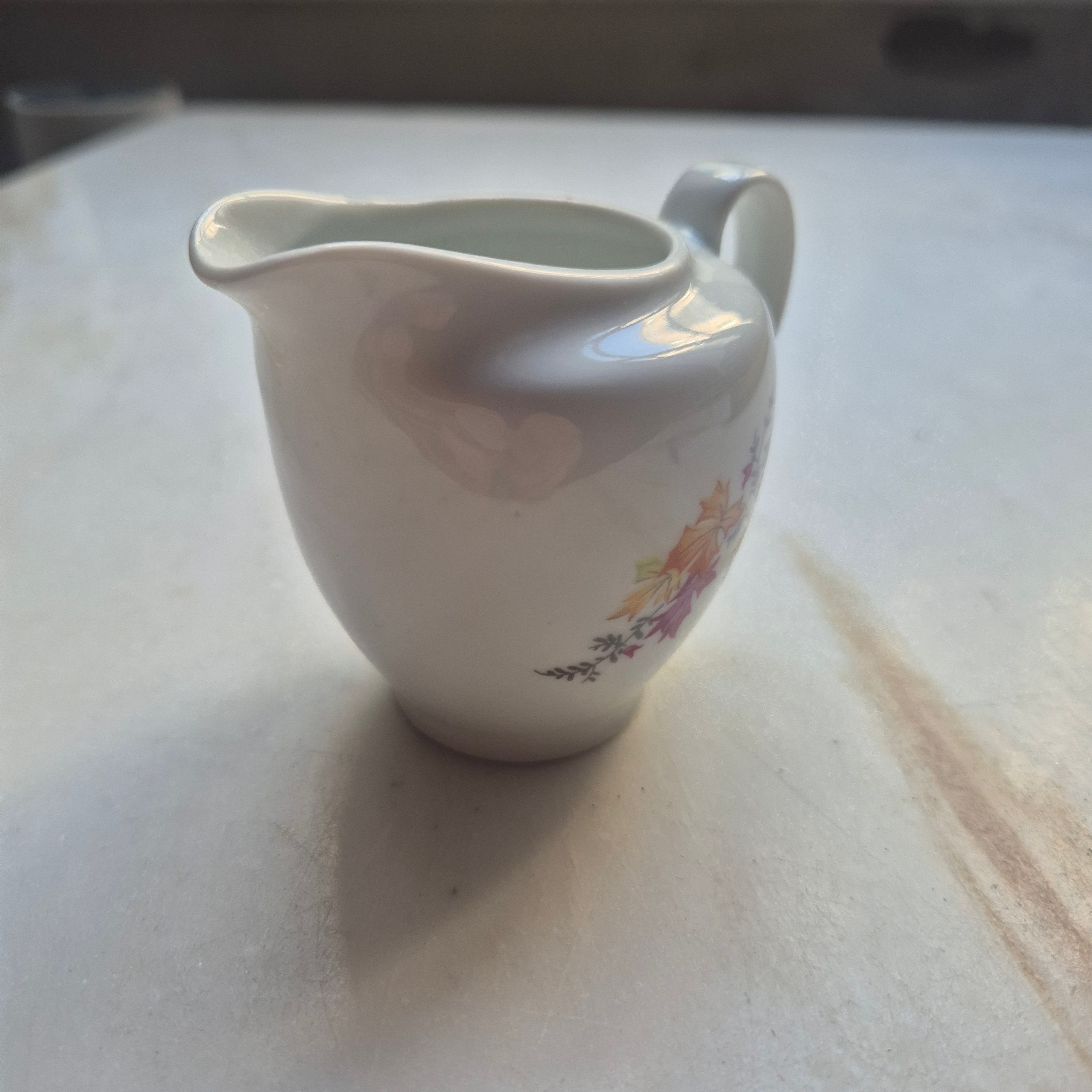 Kleines Milchkännchen von Colditz GDR Blätter