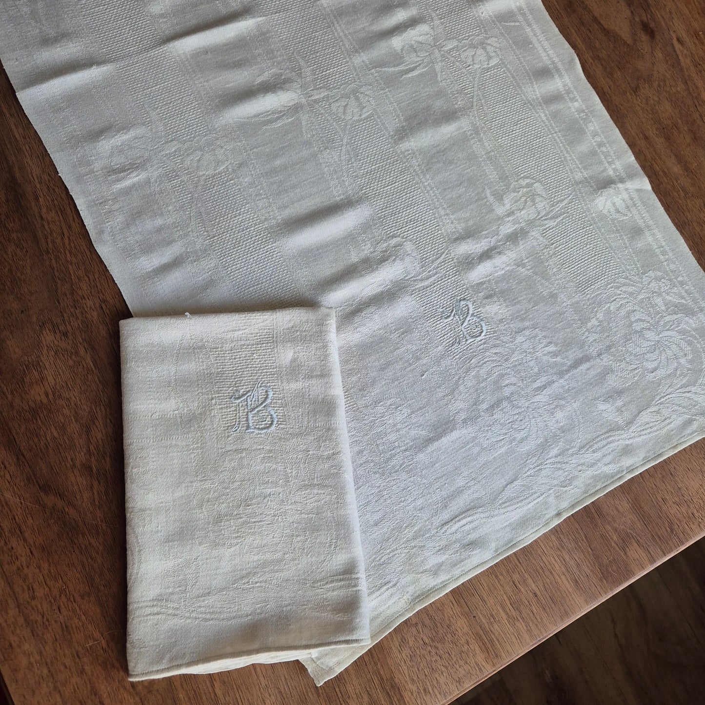2x Antike Jugendstil Küchen-& Geschirrtücher mit Monogramm M.B. cremeweiß