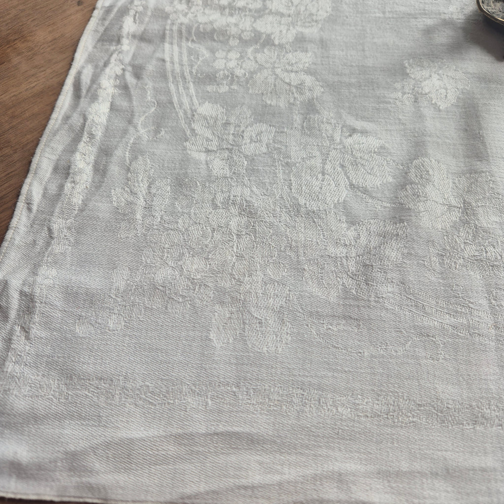 Antike Serviette /Mitteldecke Damast quadratisch cremeweiß Baumwolle 56x58cm Traubenmotiv 🤍