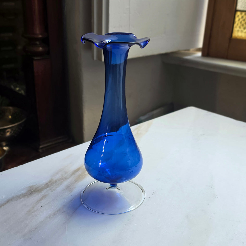 Elegante Vintage-Glasvase in Kobaltblau - Mundgeblasen mit Wellenrand