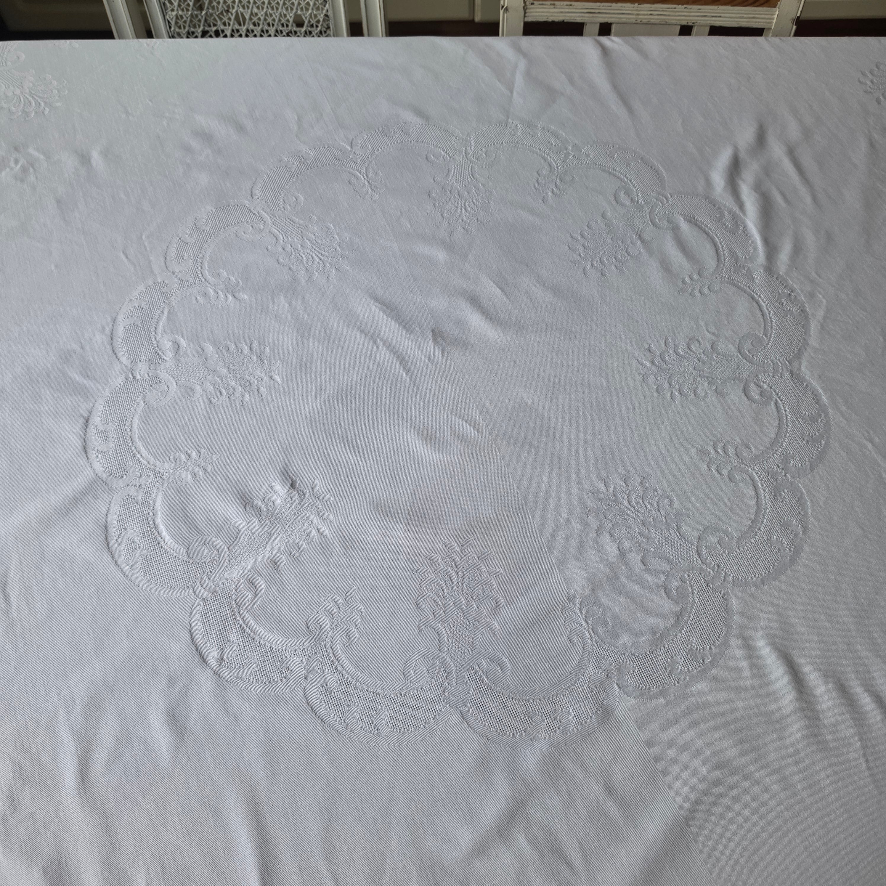 Vintage Irisette Damast-Tischdecke – Rund - 100% Baumwolle - weiß mit Ornamenten - 150cm