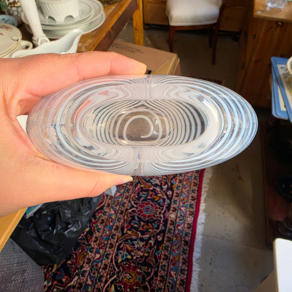 Vintage Kunstvase transparent mit weißen Streifen - Glaskunst