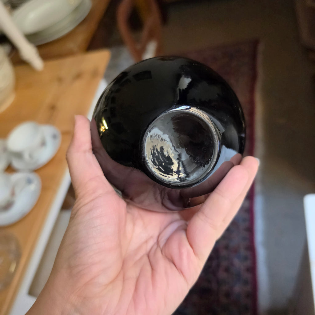 Eleganter Vintage-Mini-Vase aus Schwarzem Glas - Mundgeblasen mit gewelltem Rand
