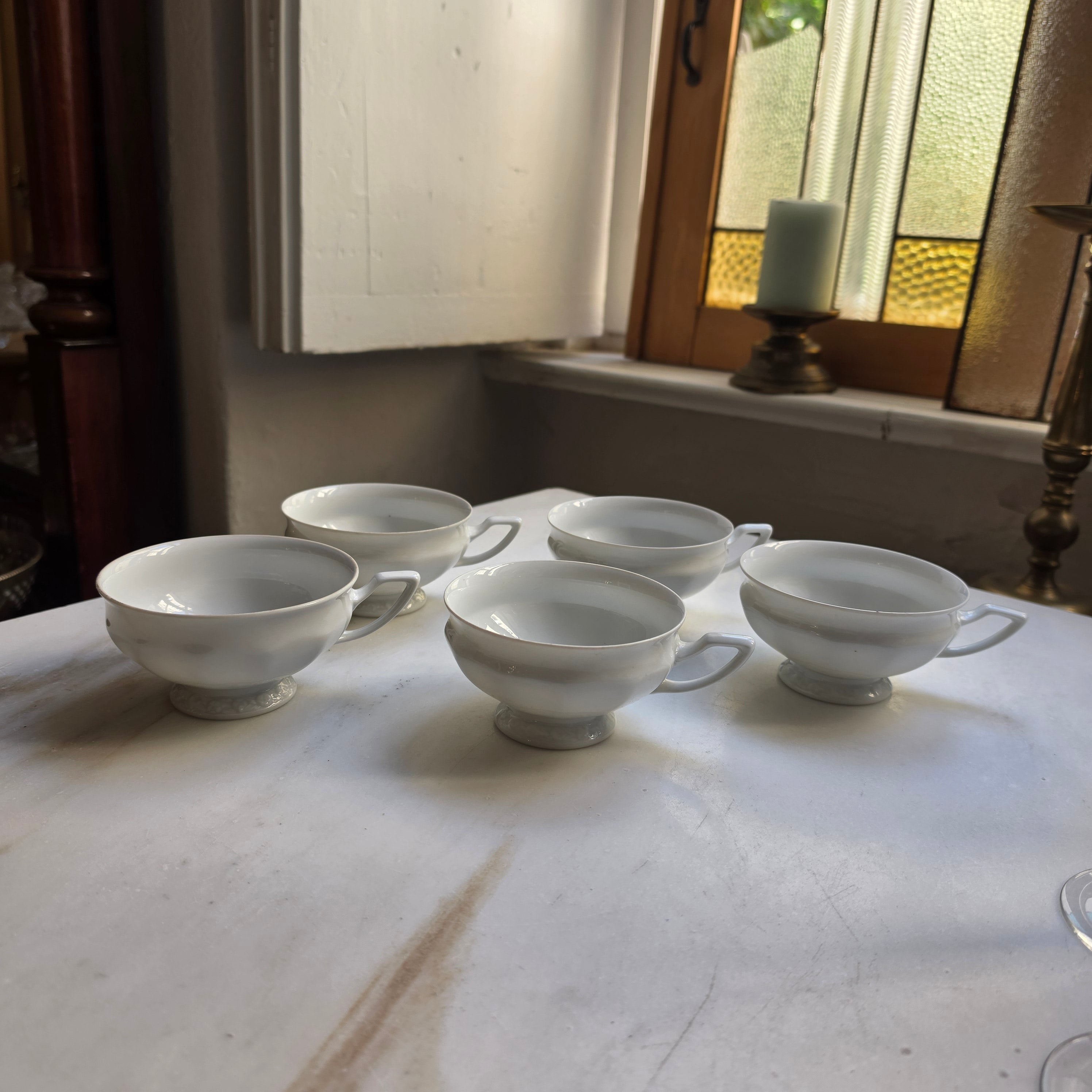 Vintage Rosenthal Porzellan Tassen Set (5-teilig) – Weißes Geschirr mit Relief-Standfuß & elegantem Henkel
