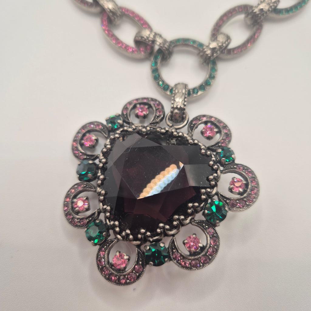 Extravagante Vintage-Halskette im Barock-Stil – Statement-Piece mit dunklem Glas Amethyst & bunten Akzenten