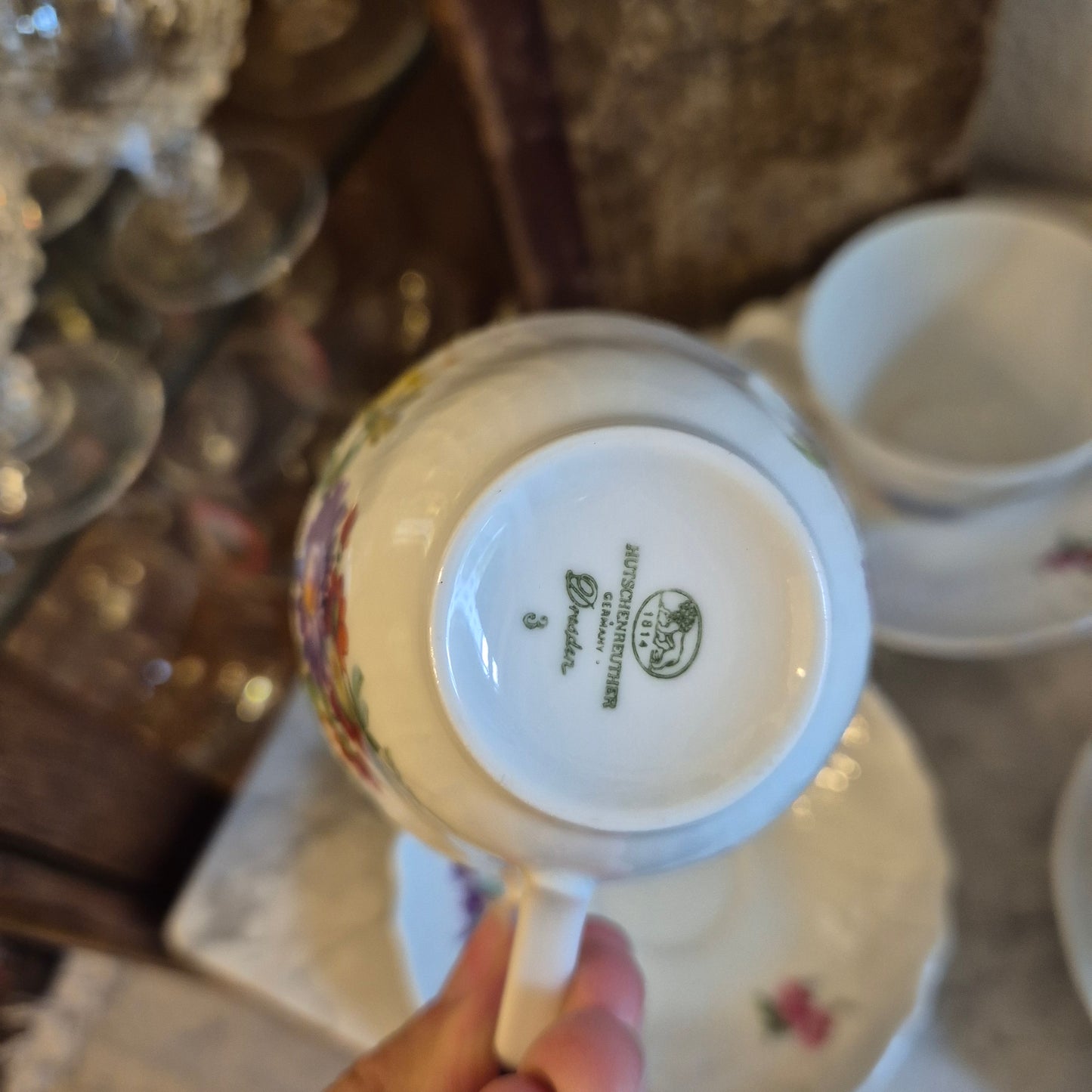 6x Antike Hutschenreuther Porzellan Tassen mit Untertassen mit Blumenmotiv Reliefrand Tee Kaffee
