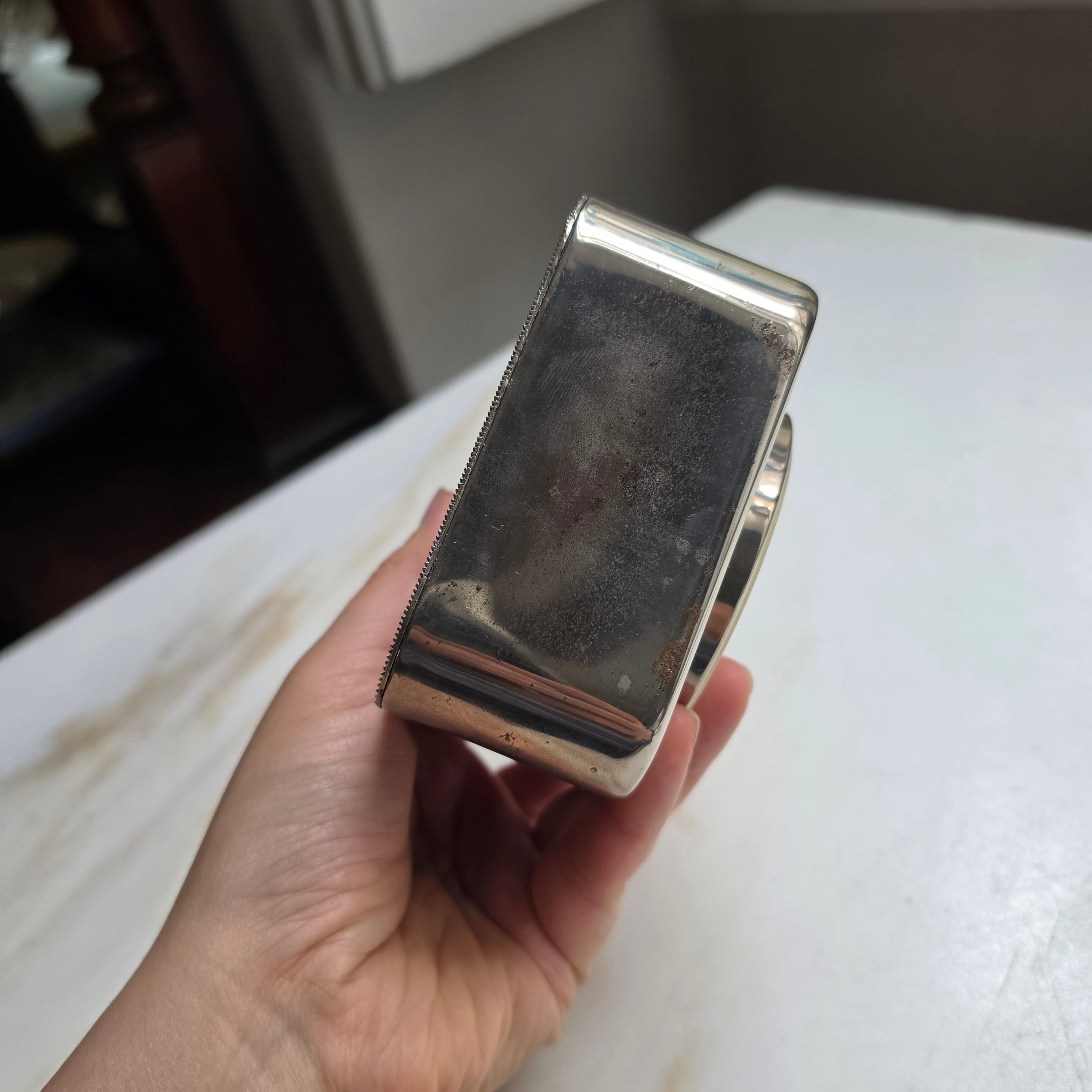 Vintage-Stil Tischuhr im Silber-Look – Klassischer Quartz-Wecker 80er Jahre