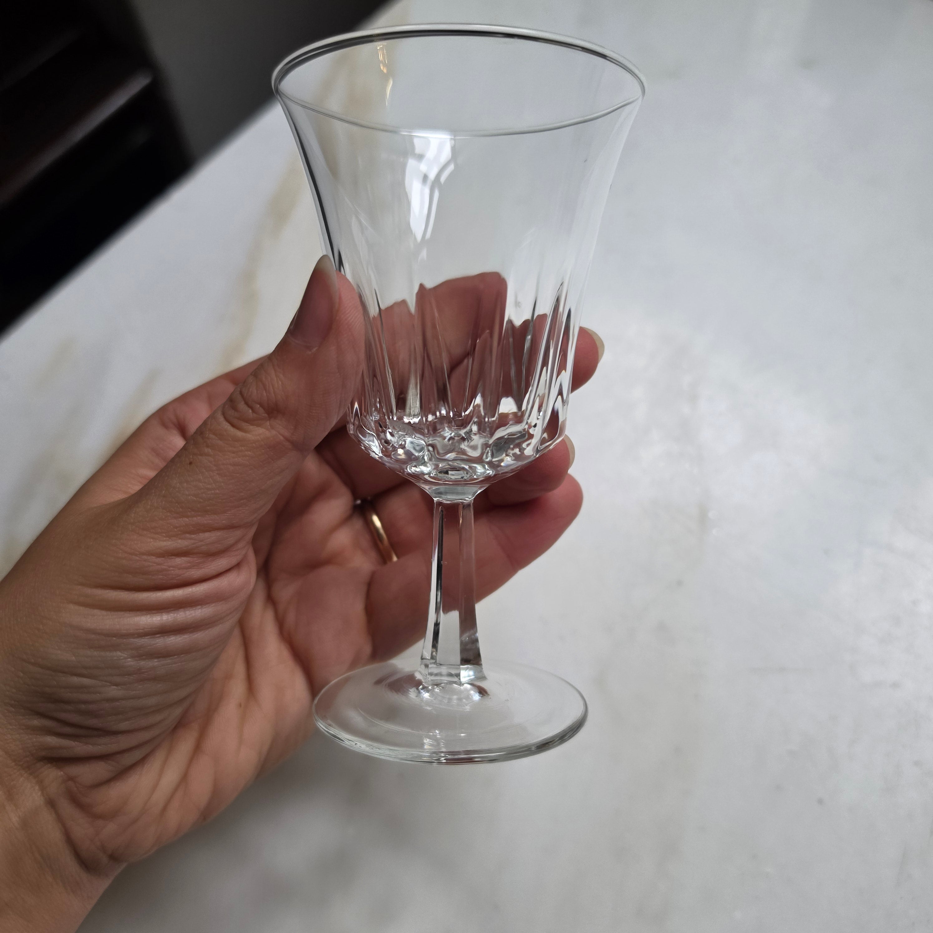 Elegantes Aperitif- & Likörglas mit Facettenschliff – Kristallklares Stielglas