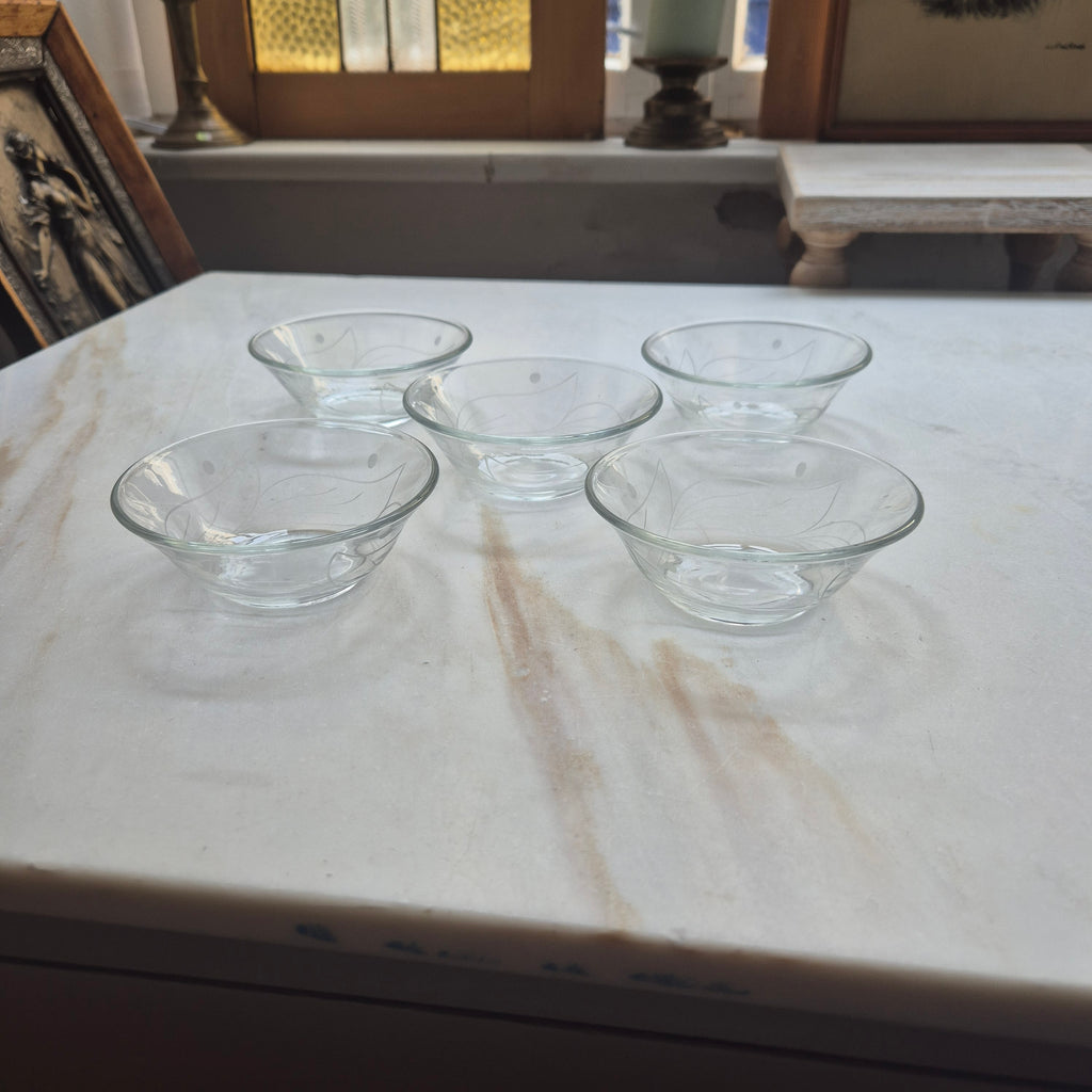 5x Vintage Glasschalen zum Servieren - kleine Schälchen - mit geschliffenem Motiv