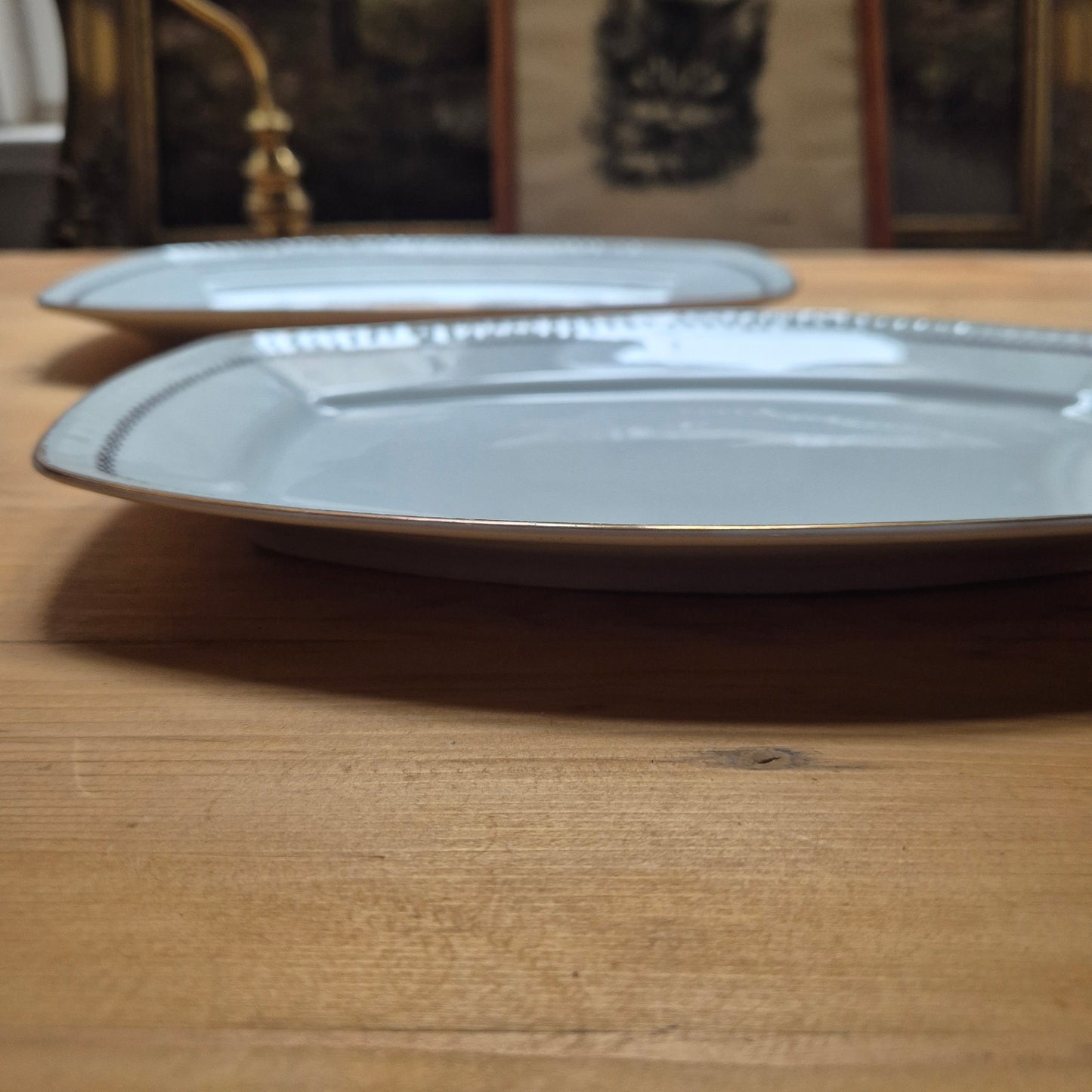 2x Alte Servierplatten Teller Vintage Silesia Porzellan weiß gold schwarz