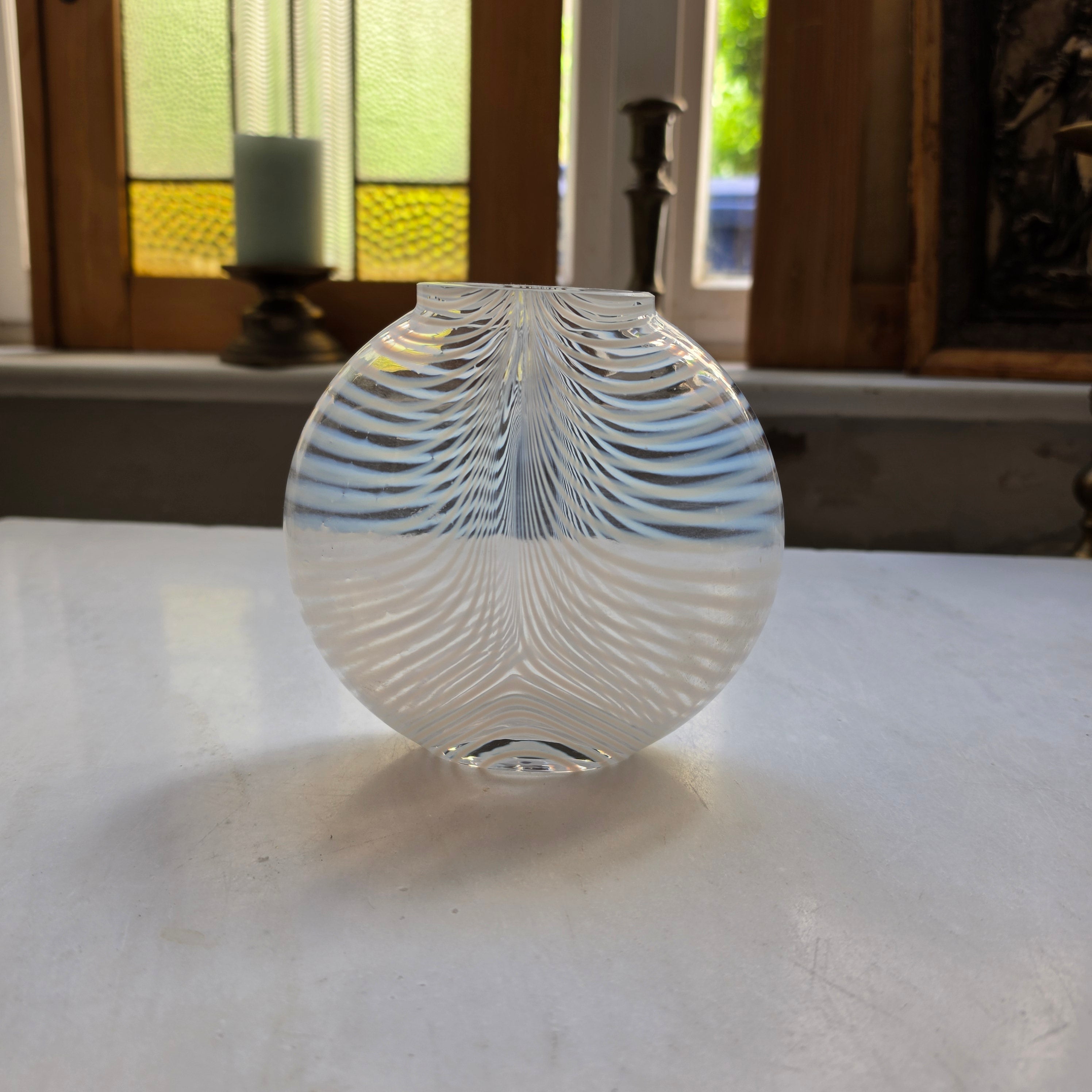 Vintage Kunstvase transparent mit weißen Streifen - Glaskunst
